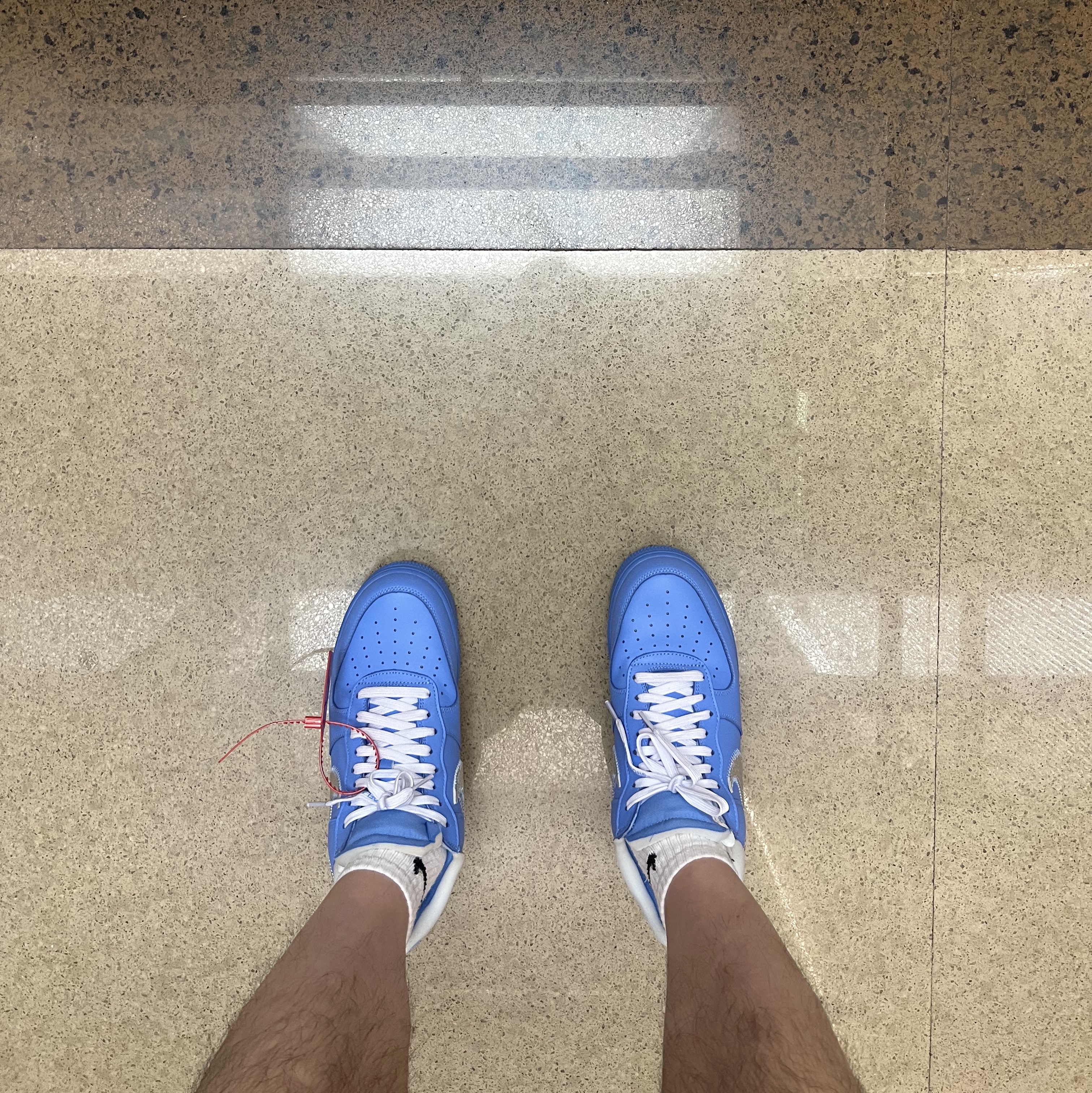 Nike x Off-White Air Force 1 Low MCA University Blue 착용 스타일