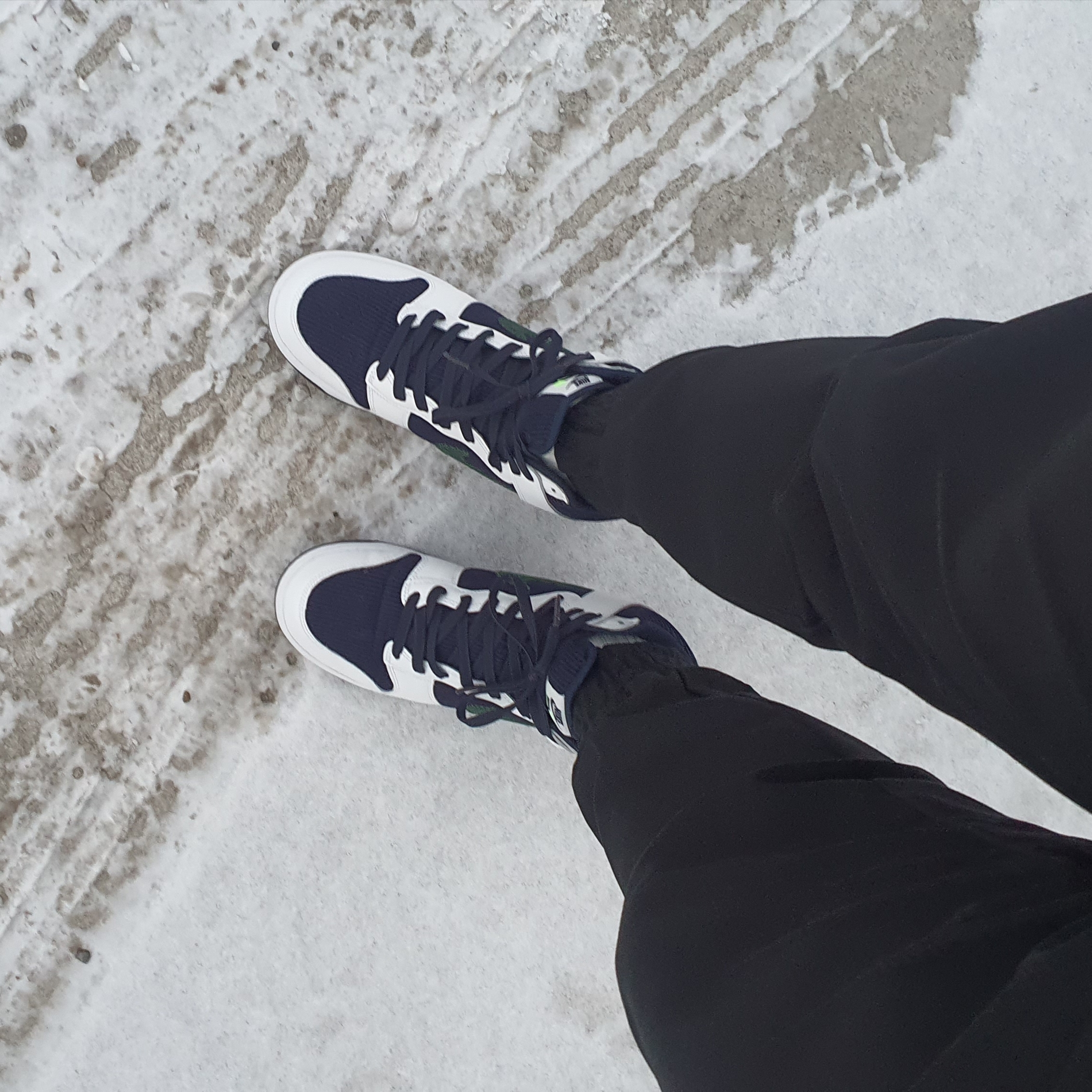 Nike Dunk High PRM EMB College Navy 착용 스타일