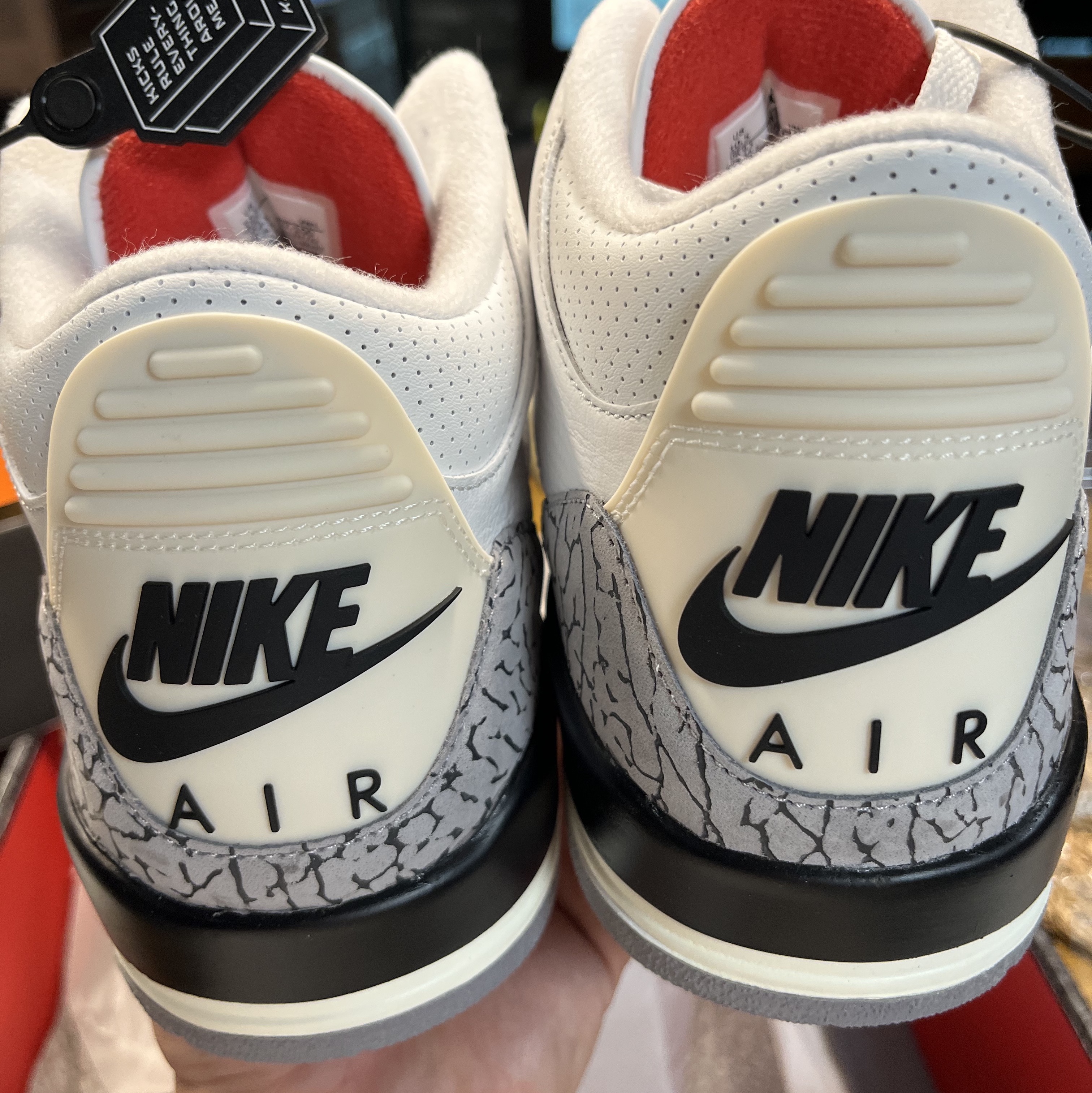 Jordan 3 Retro White Cement Reimagined 착용 스타일 - 1