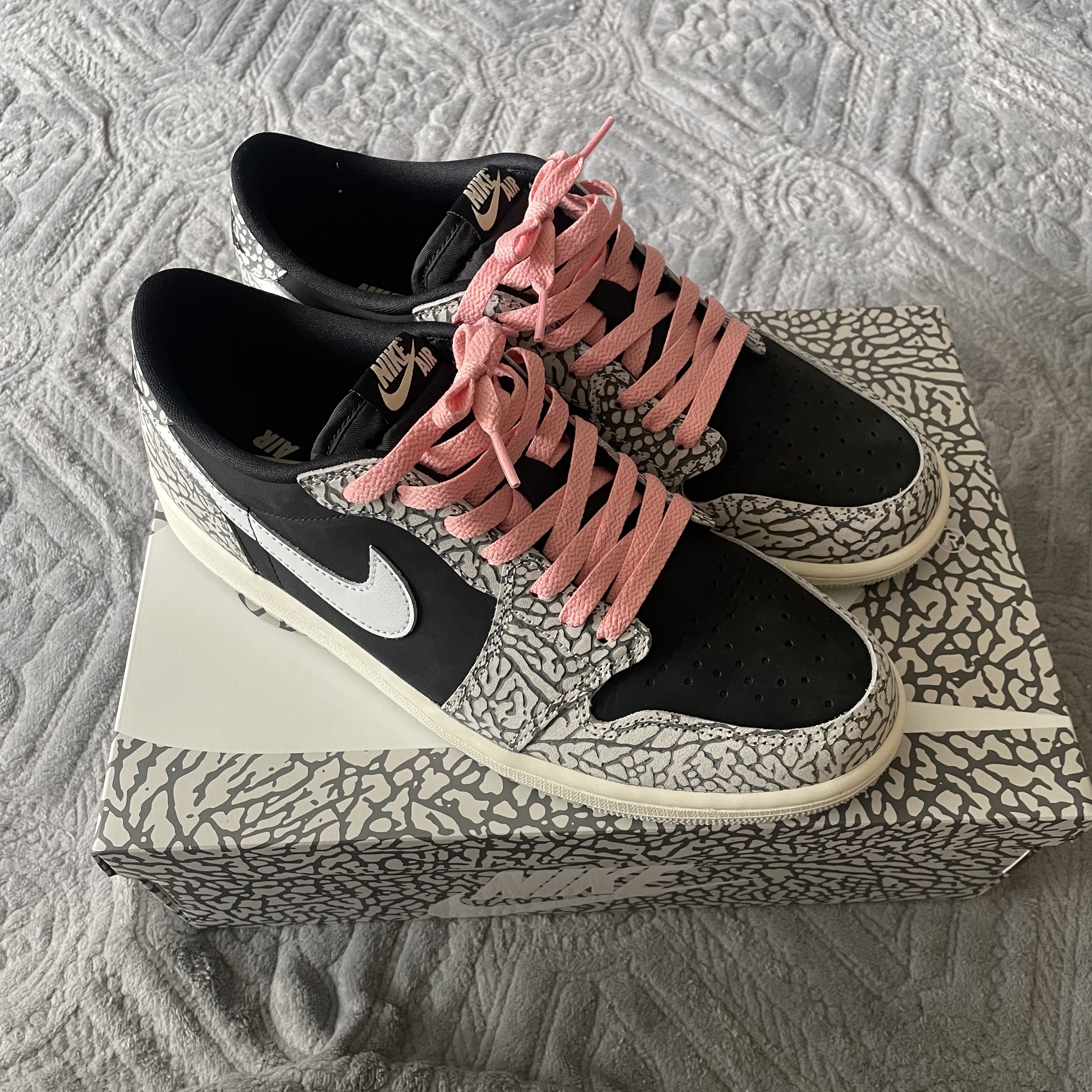 Jordan 1 Retro Low OG Black Cement 착용 스타일 - 2