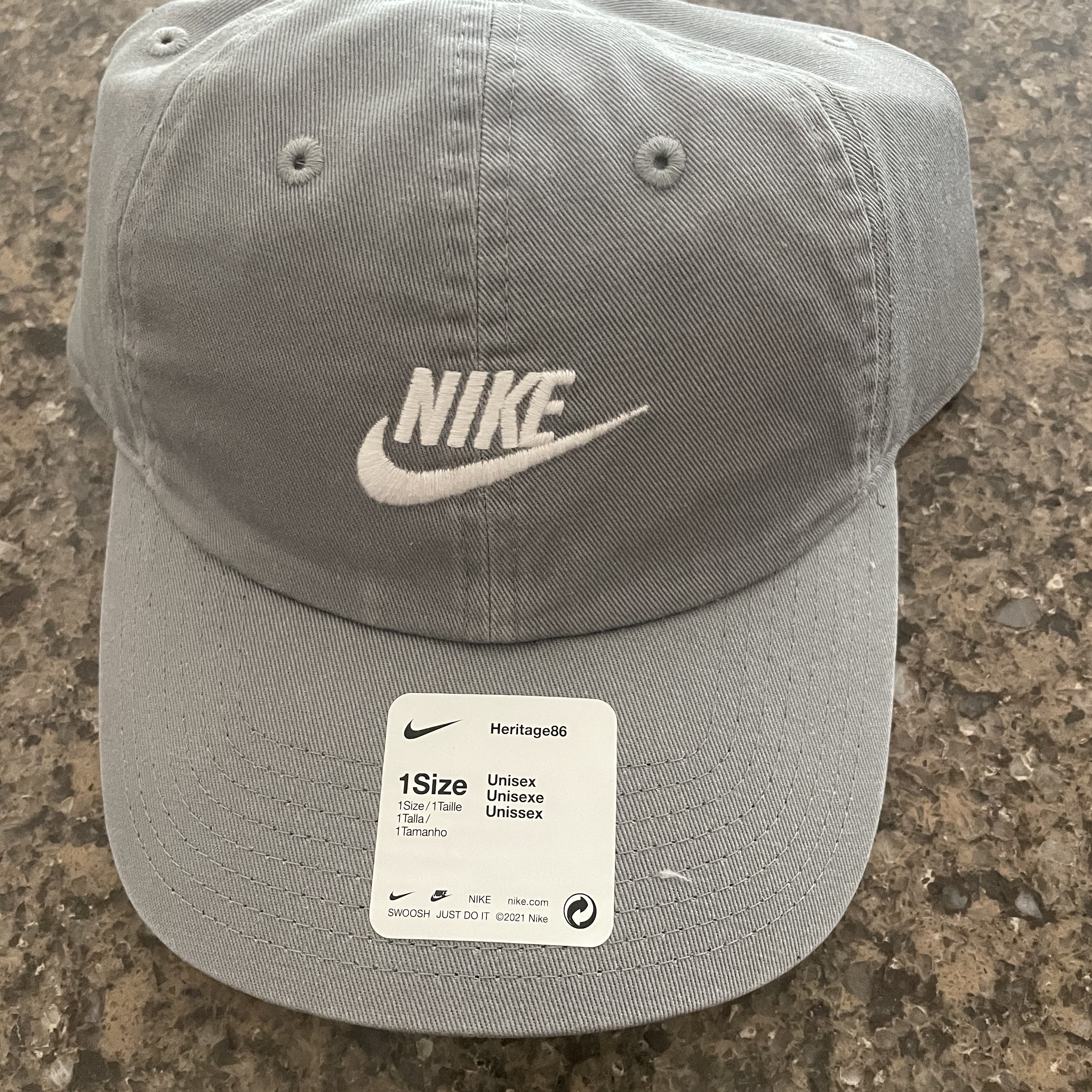 Nike Heritage 86 Futura Washed Cap Particle Grey 착용 스타일