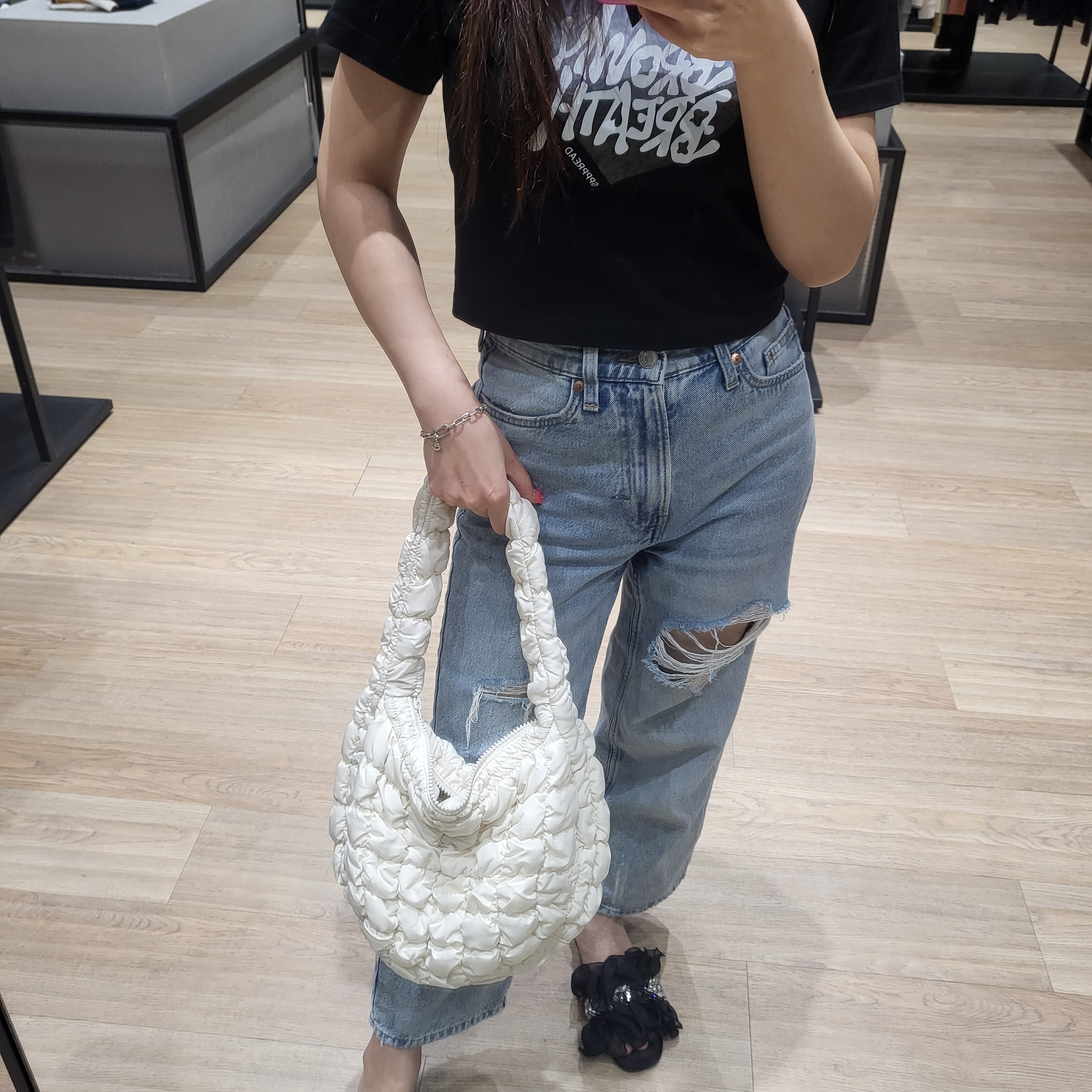 COS Quilted Mini Bag Cream 착용 스타일 - 2