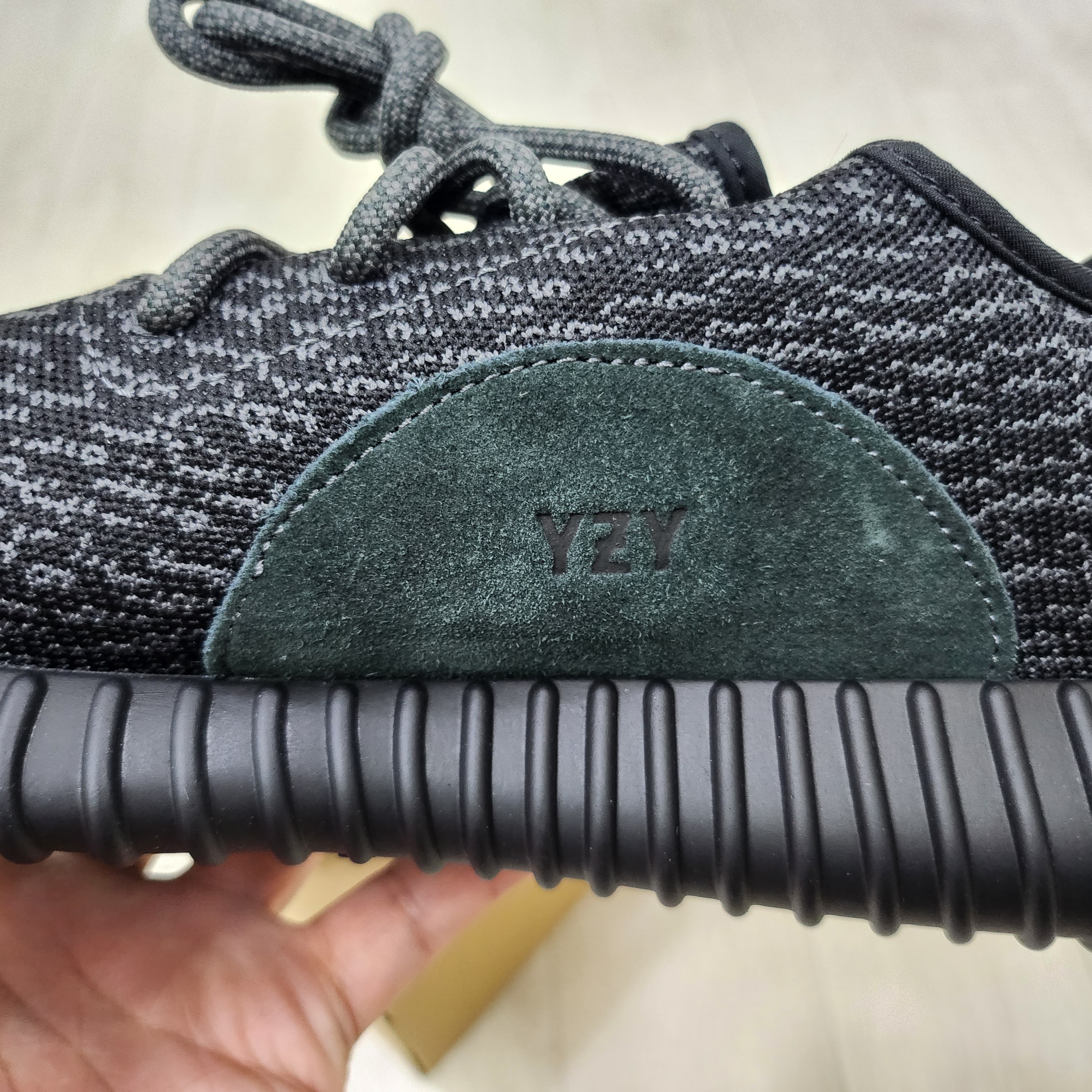 Adidas Yeezy Boost 350 Pirate Black 2023, Adidas Yeezy Boost 350 Pirate Black 2015 착용 스타일 - 3