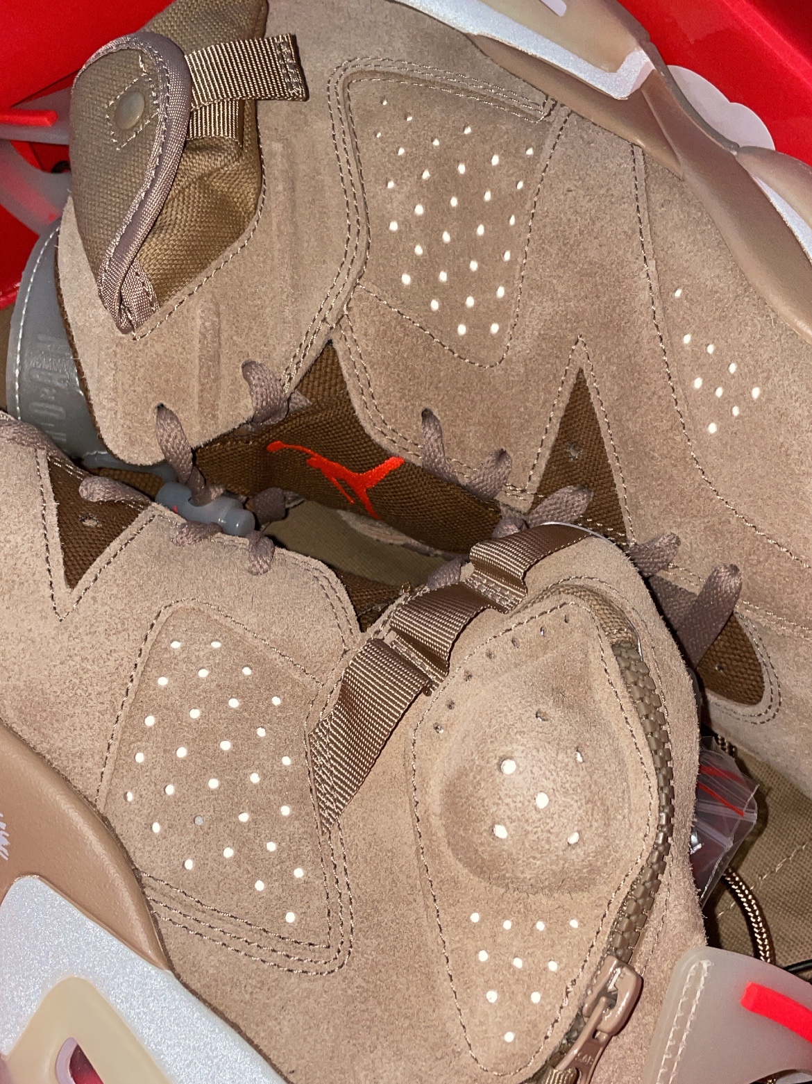 Jordan 6 x Travis Scott Retro SP British Khaki 착용 스타일 - 1