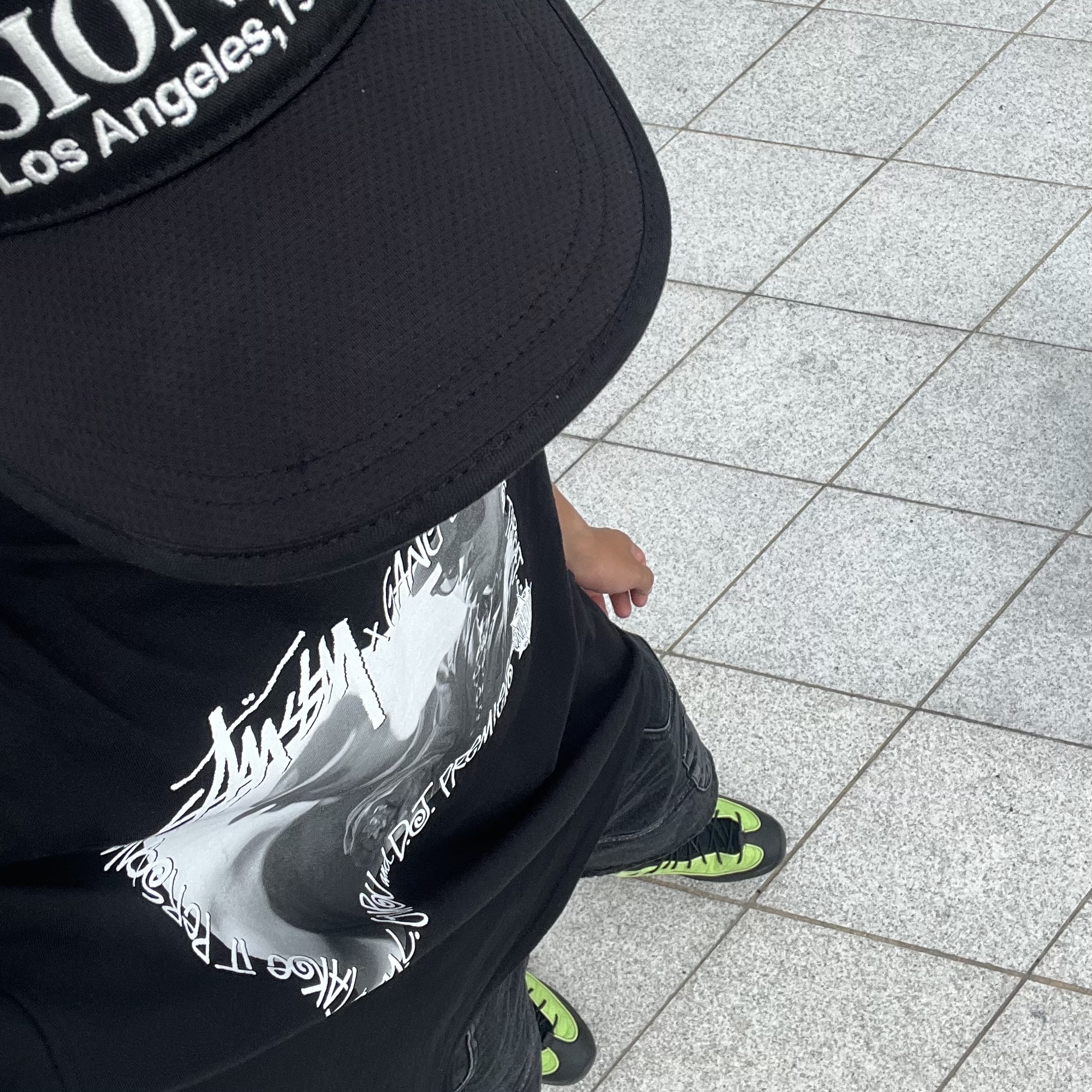 Stussy x Gang Starr Take It Personal T-Shirt Black, Nike x Stussy Air Penny II Vivid Green and Black 착용 스타일 - 3