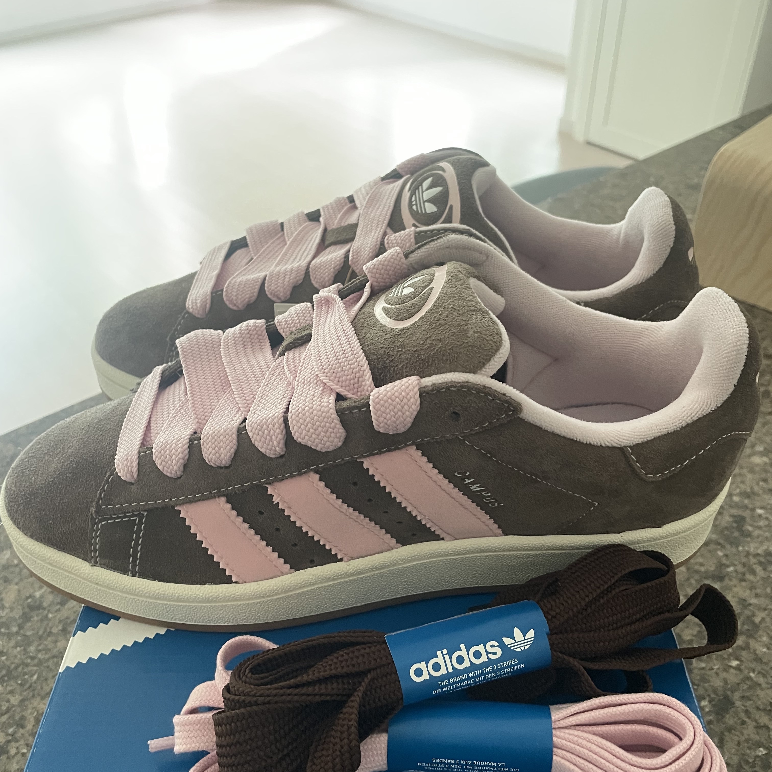 Adidas Campus 00s Dust Cargo Clear Pink 착용 스타일