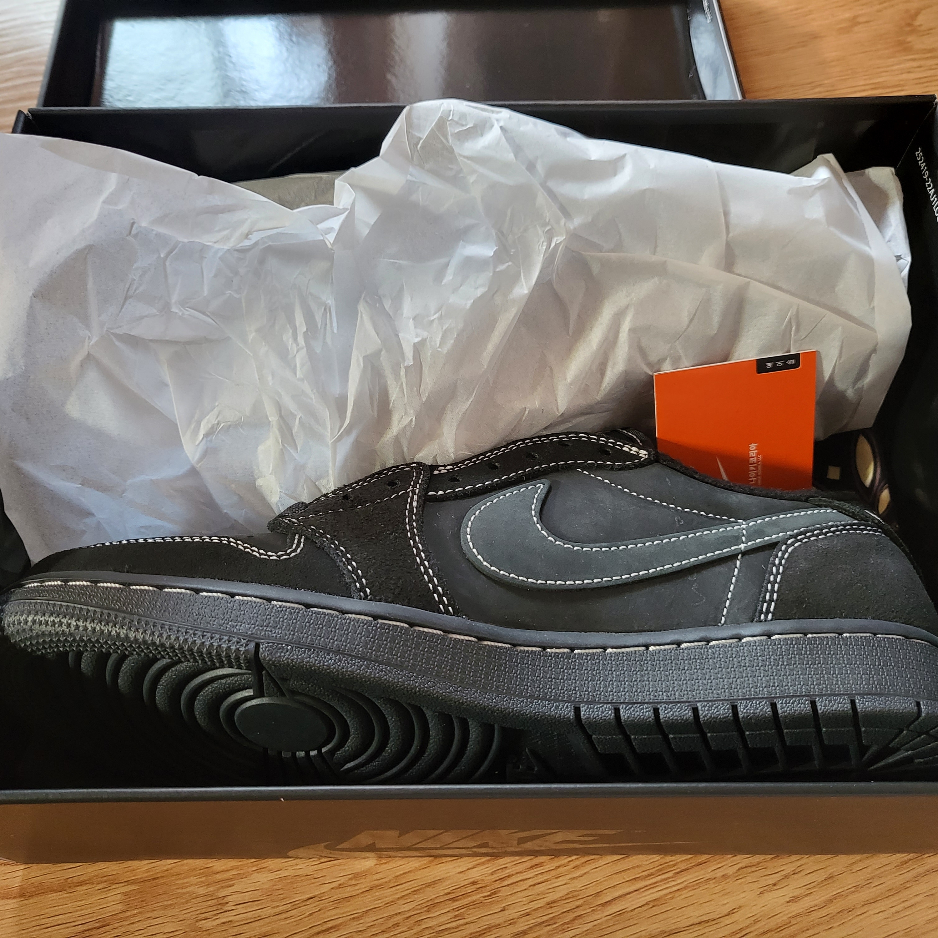 Jordan 1 x Travis Scott Retro Low OG SP Black Phantom 착용 스타일