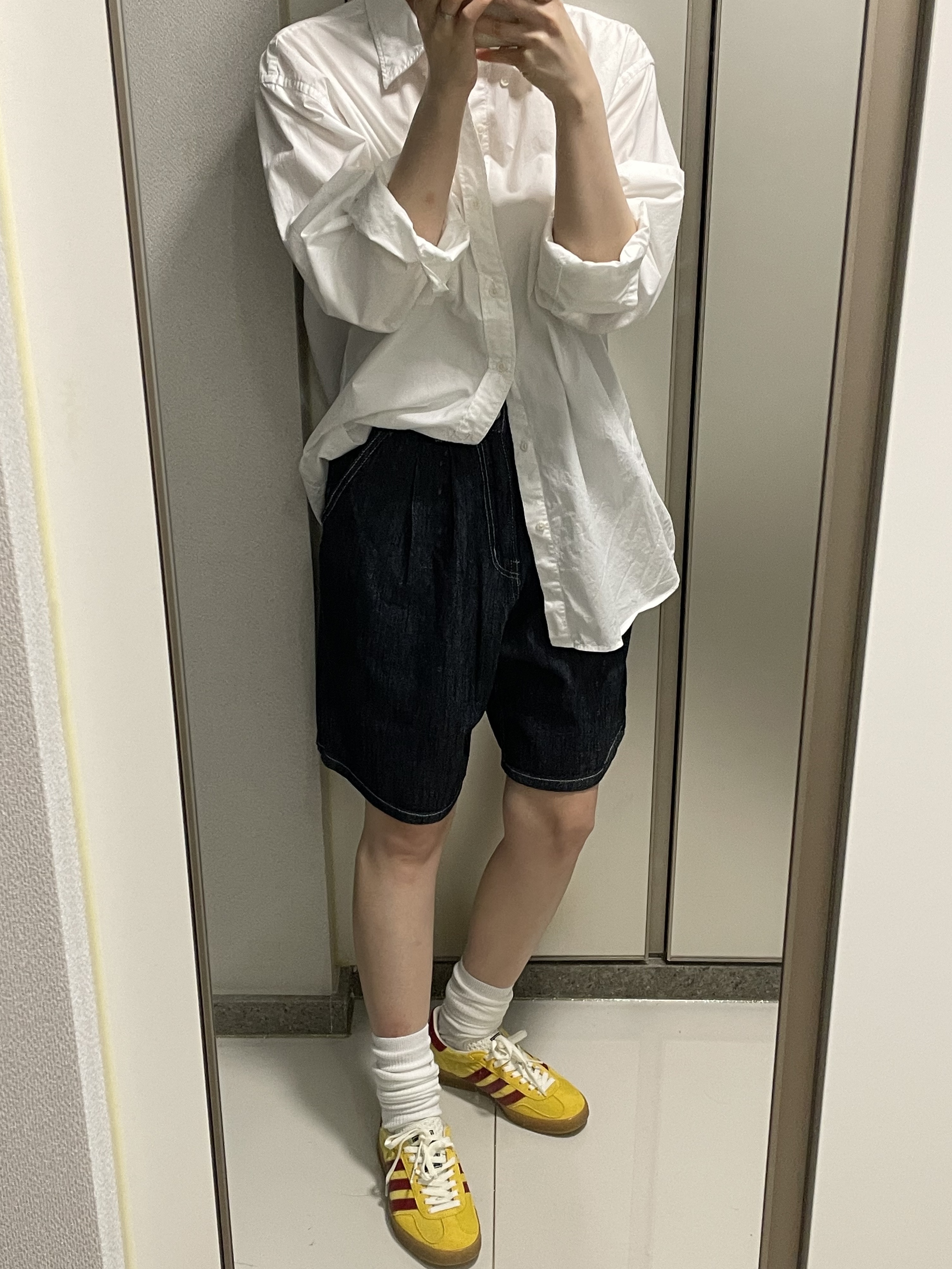(W) Gucci x Adidas Gazelle Sneakers Yellow White, Gucci x Adidas Gazelle Sneakers Yellow White 착용 스타일 - 1