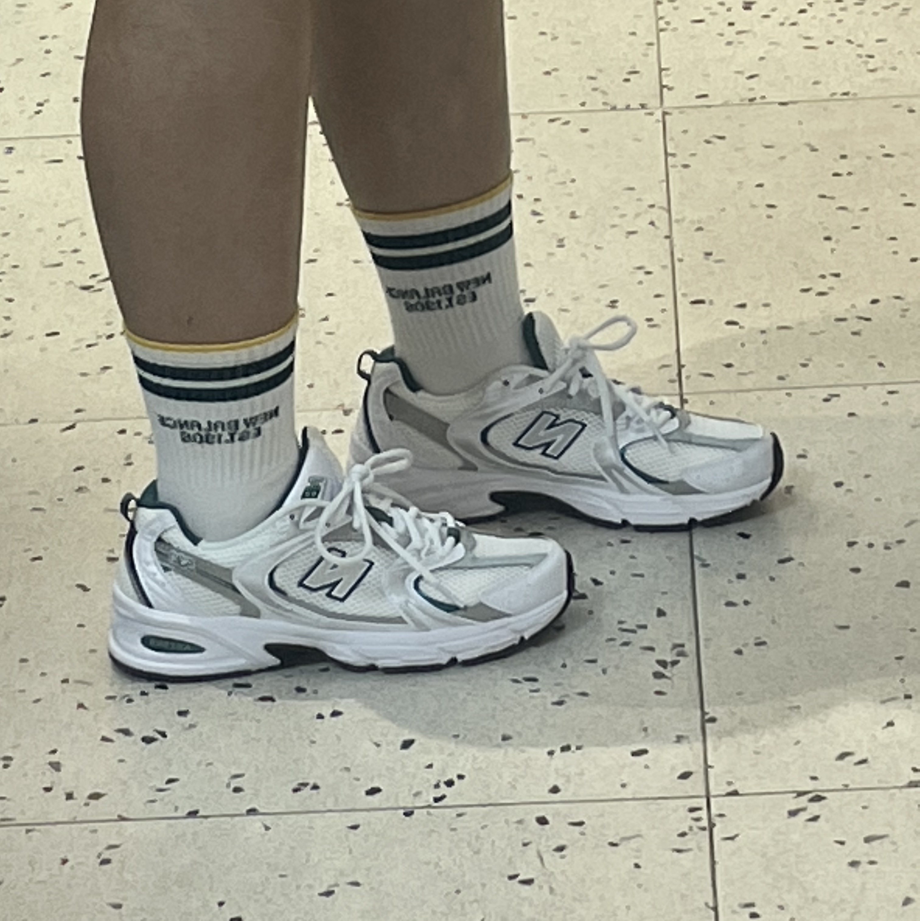 New Balance 530 White Mint 착용 스타일 - 2