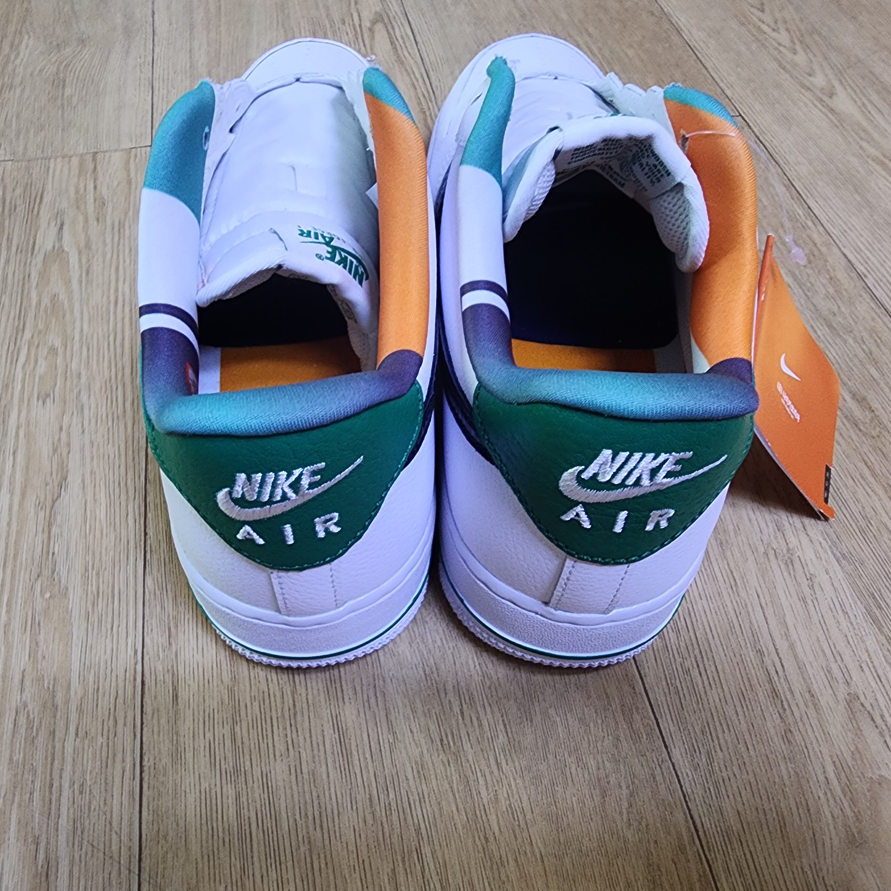 Nike Air Force 1 '07 LV8 EMB White Malachite 착용 스타일 - 4