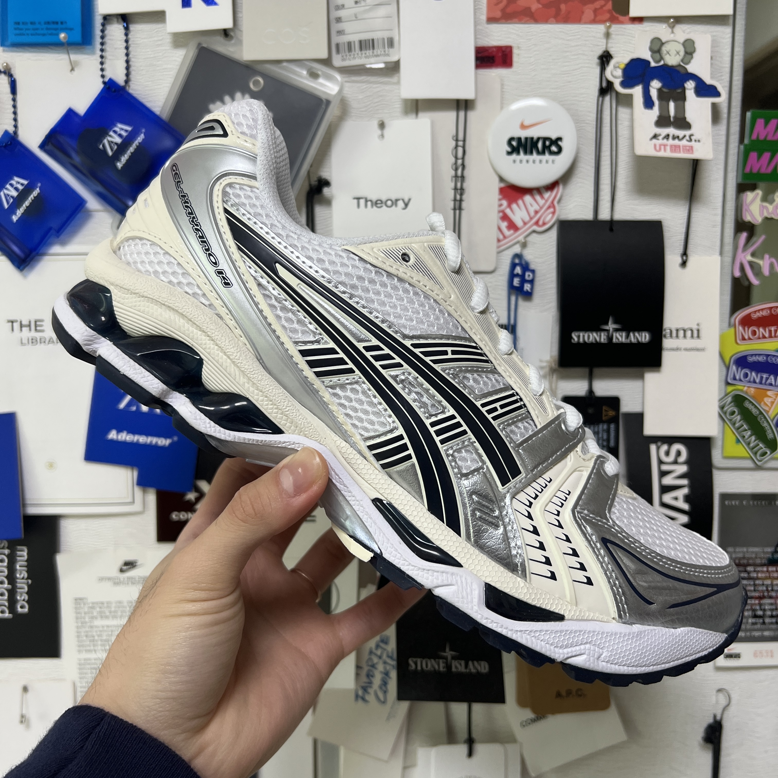 (W) Asics Gel-Kayano 14 White Midnight 착용 스타일