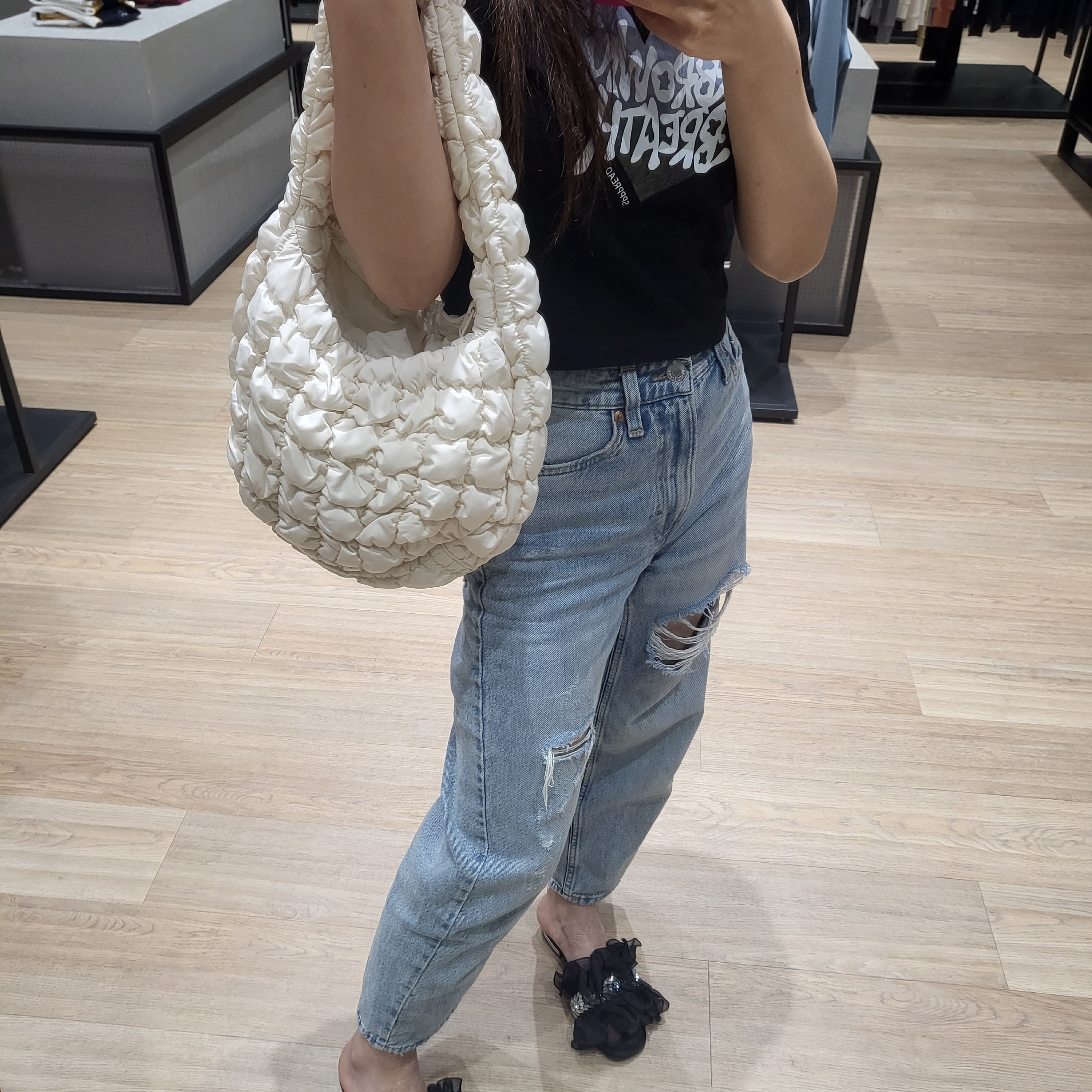 COS Quilted Mini Bag Cream 착용 스타일 - 1