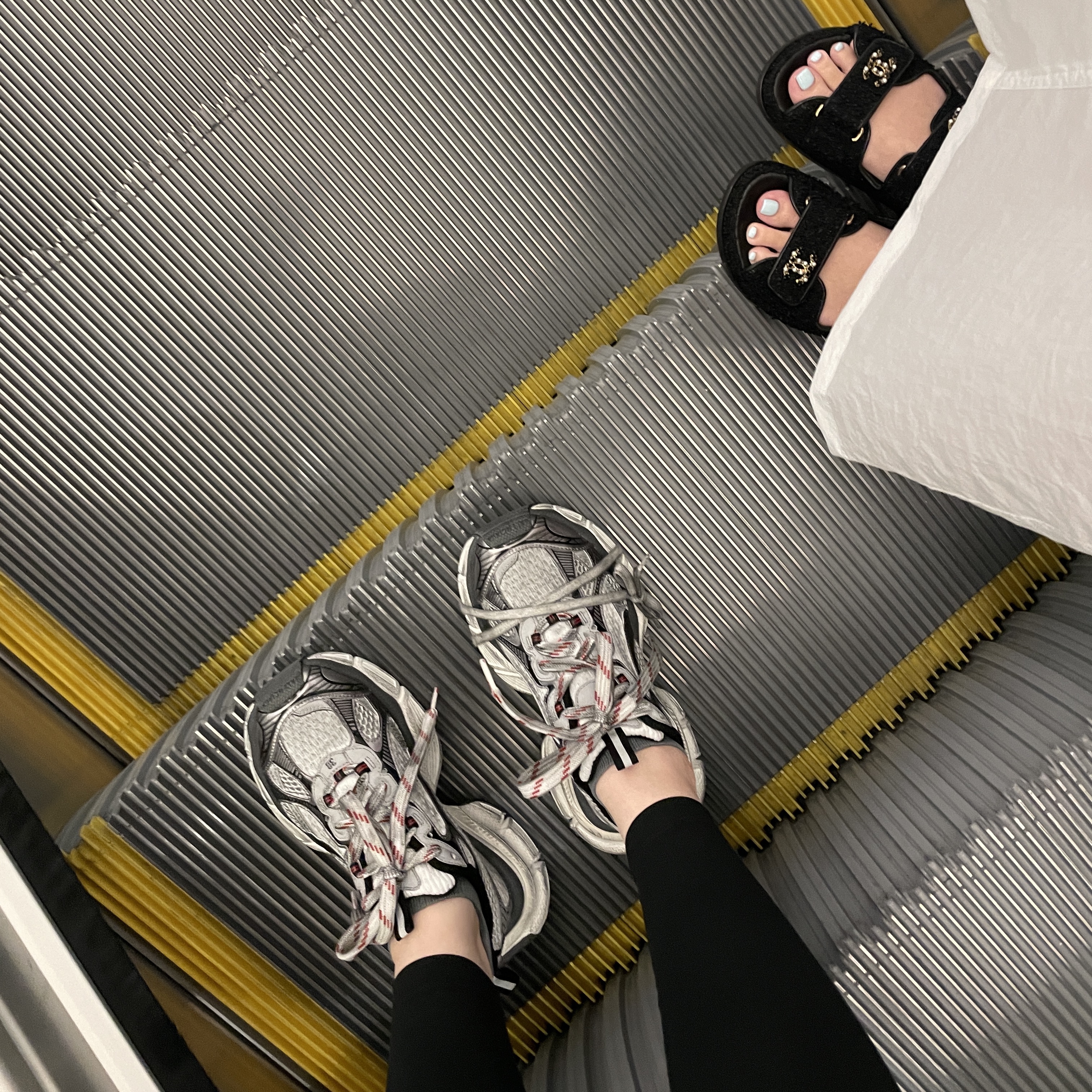 (W) Balenciaga 3XL Sneakers Grey White Red, Balenciaga 3XL Sneakers Grey White Red 착용 스타일