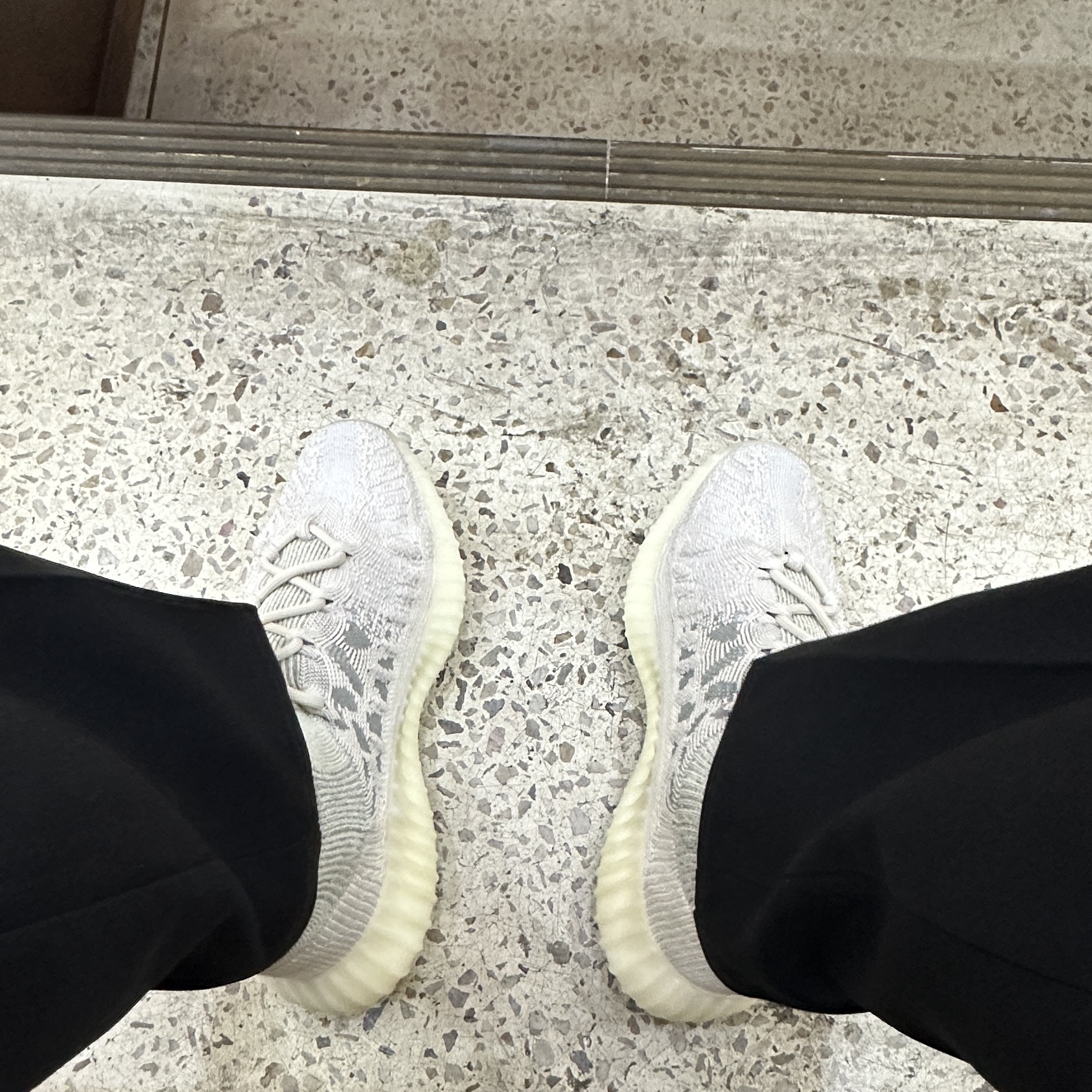 Adidas Yeezy 350 V2 CMPCT Slate Bone 2022/2023 착용 스타일