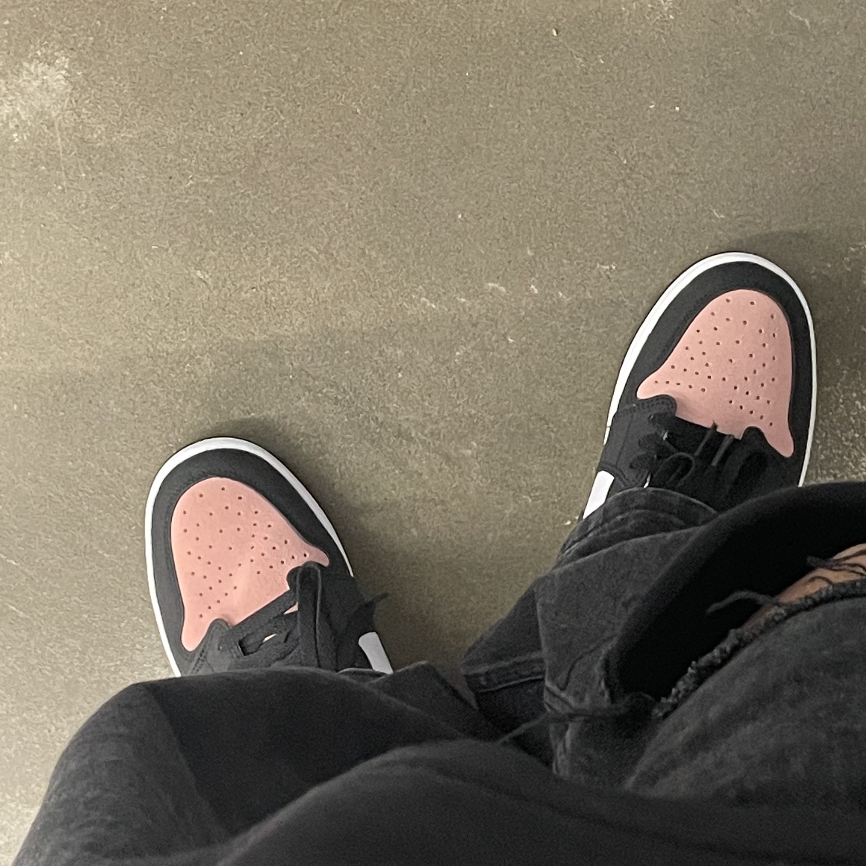Jordan 1 Retro Low OG Bleached Coral 착용 스타일