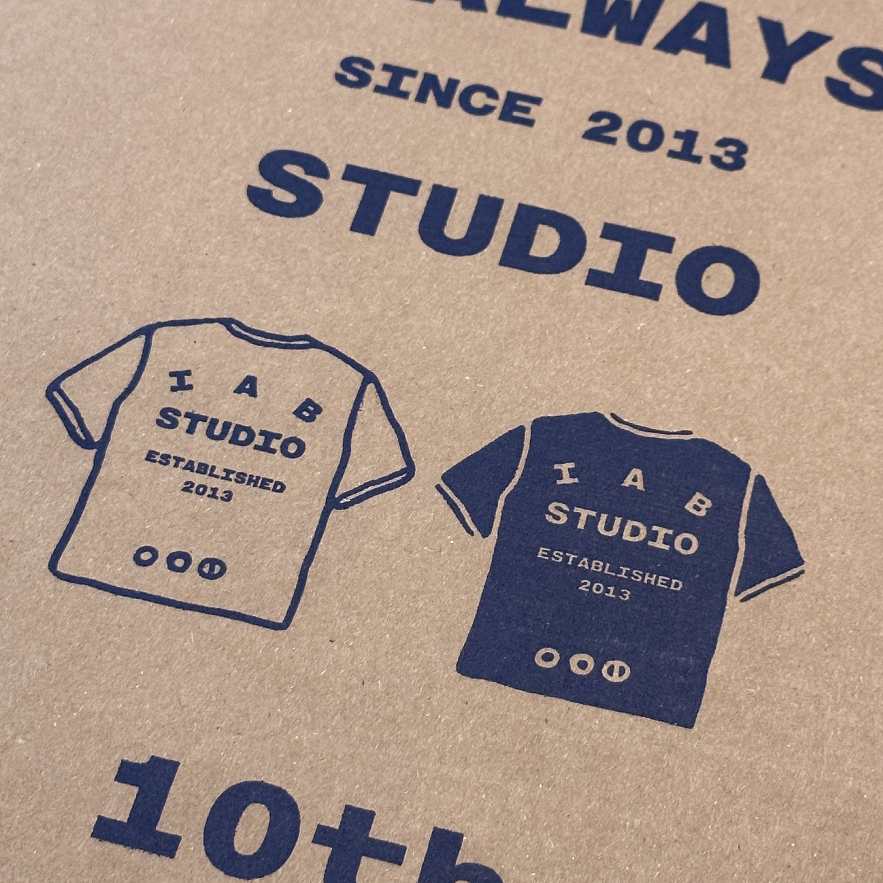 IAB Studio 10th Anniversary T-Shirts Pack White & Black (2 Pack) 착용 스타일