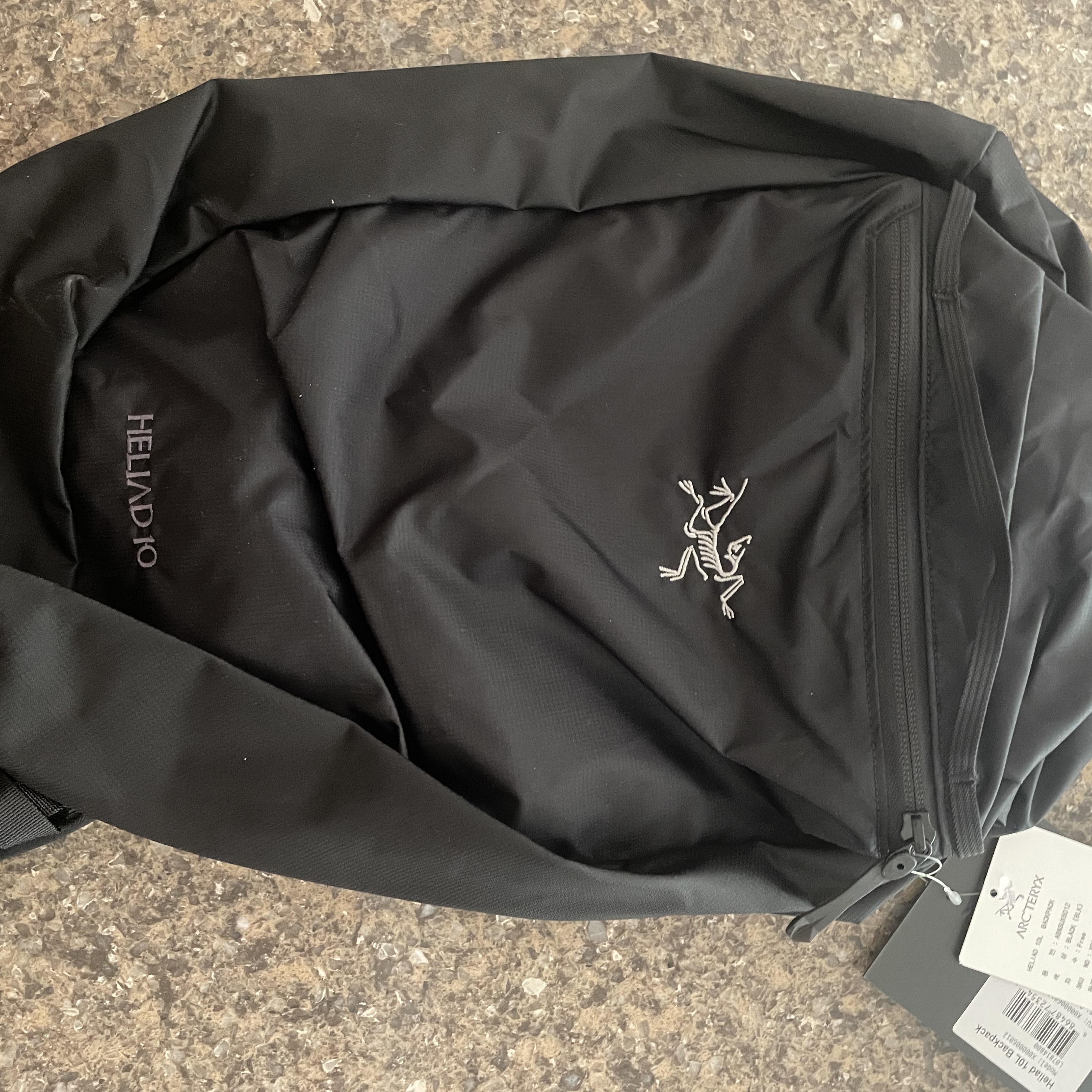 Arc'teryx Heliad 10 Backpack Black 착용 스타일