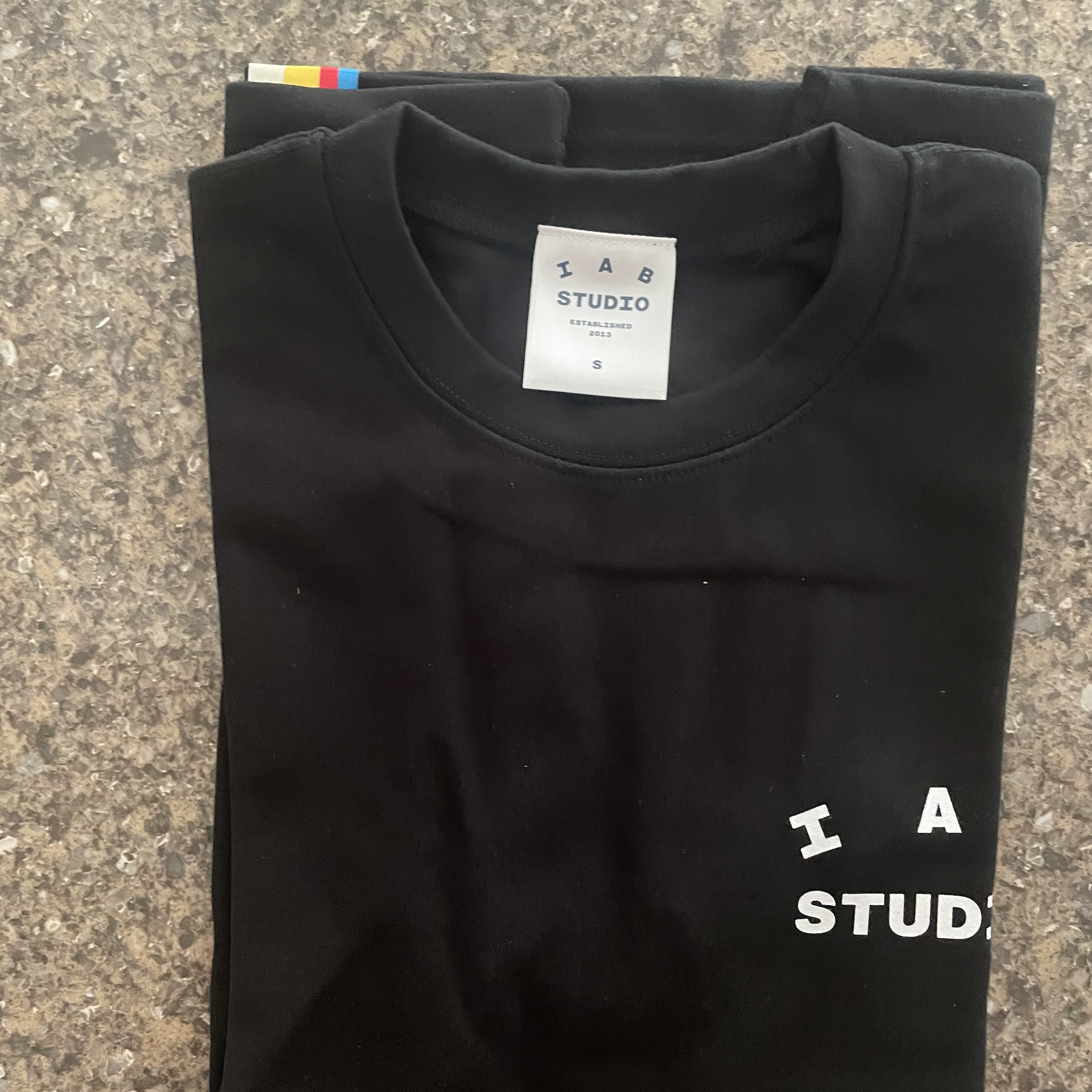 IAB Studio 10th Anniversary T-Shirt Black 착용 스타일