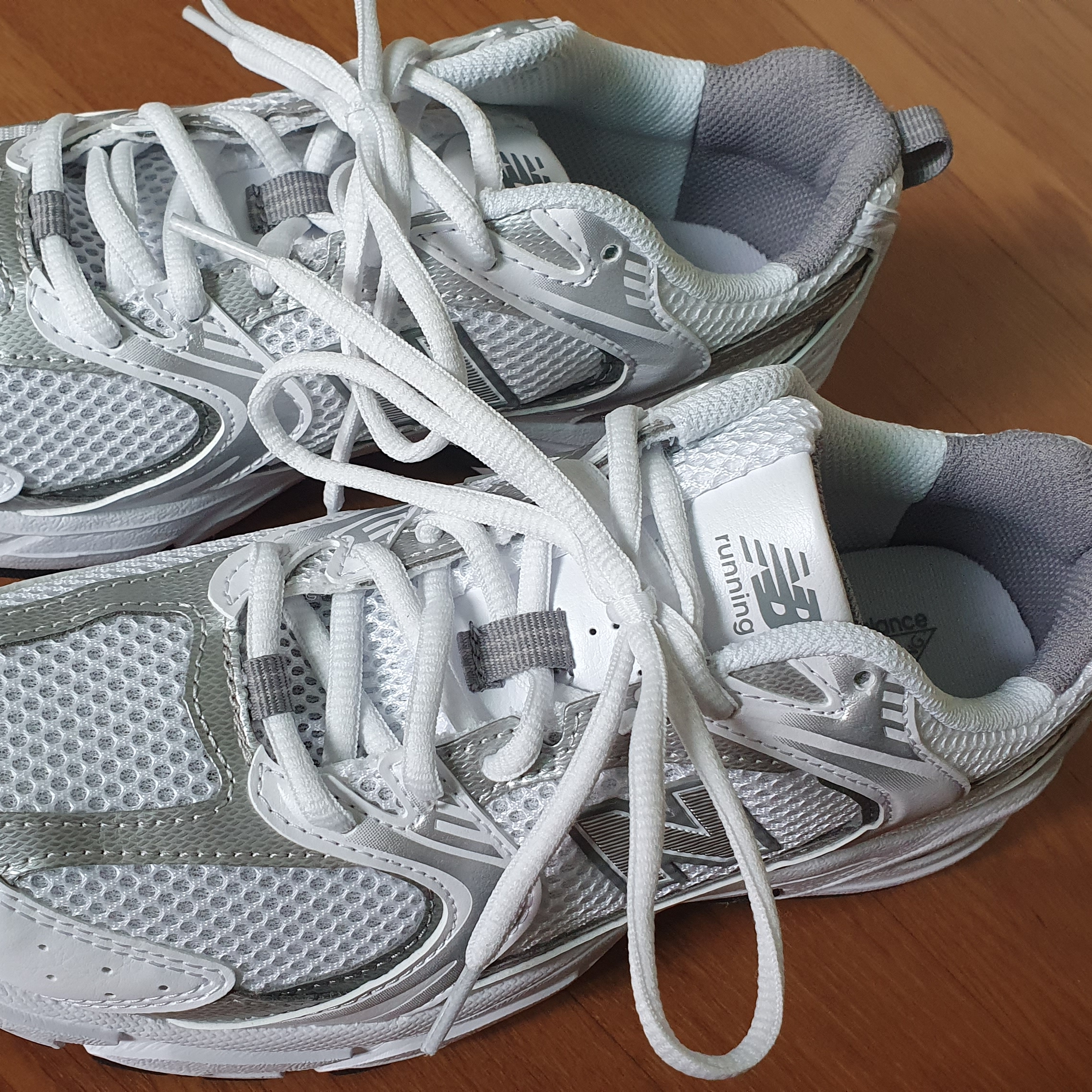 New Balance 530 White Silver 착용 스타일