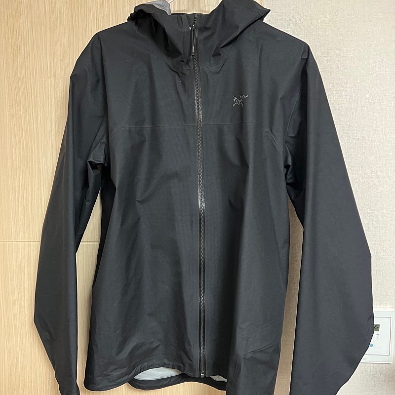 Arc'teryx Norvan LT Hoody Black 착용 스타일