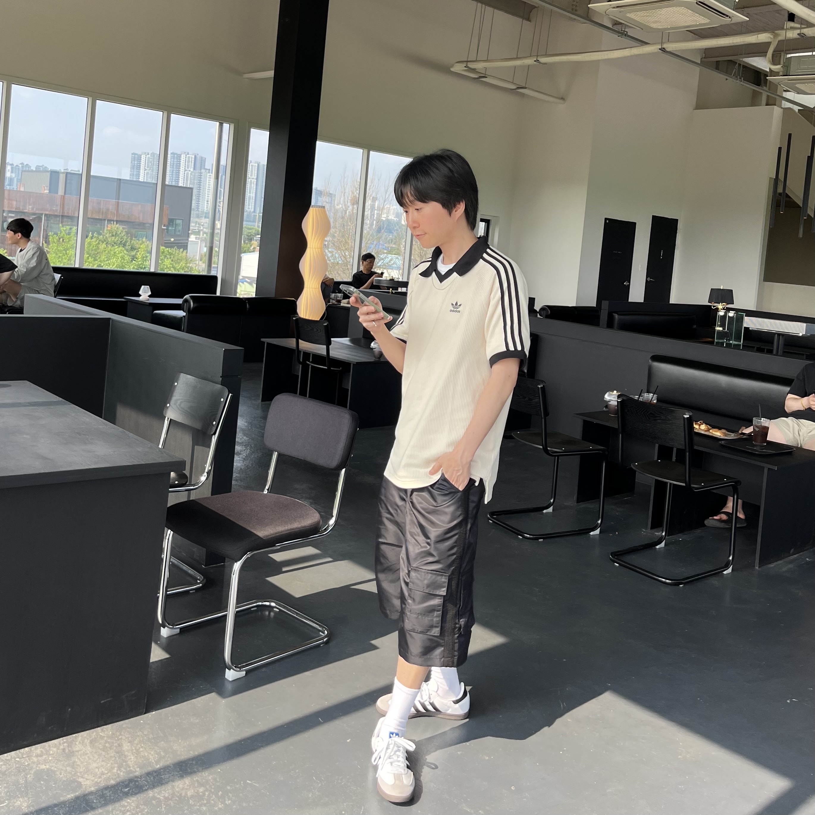 Adidas Samba OG Cloud White 착용 스타일 - 2