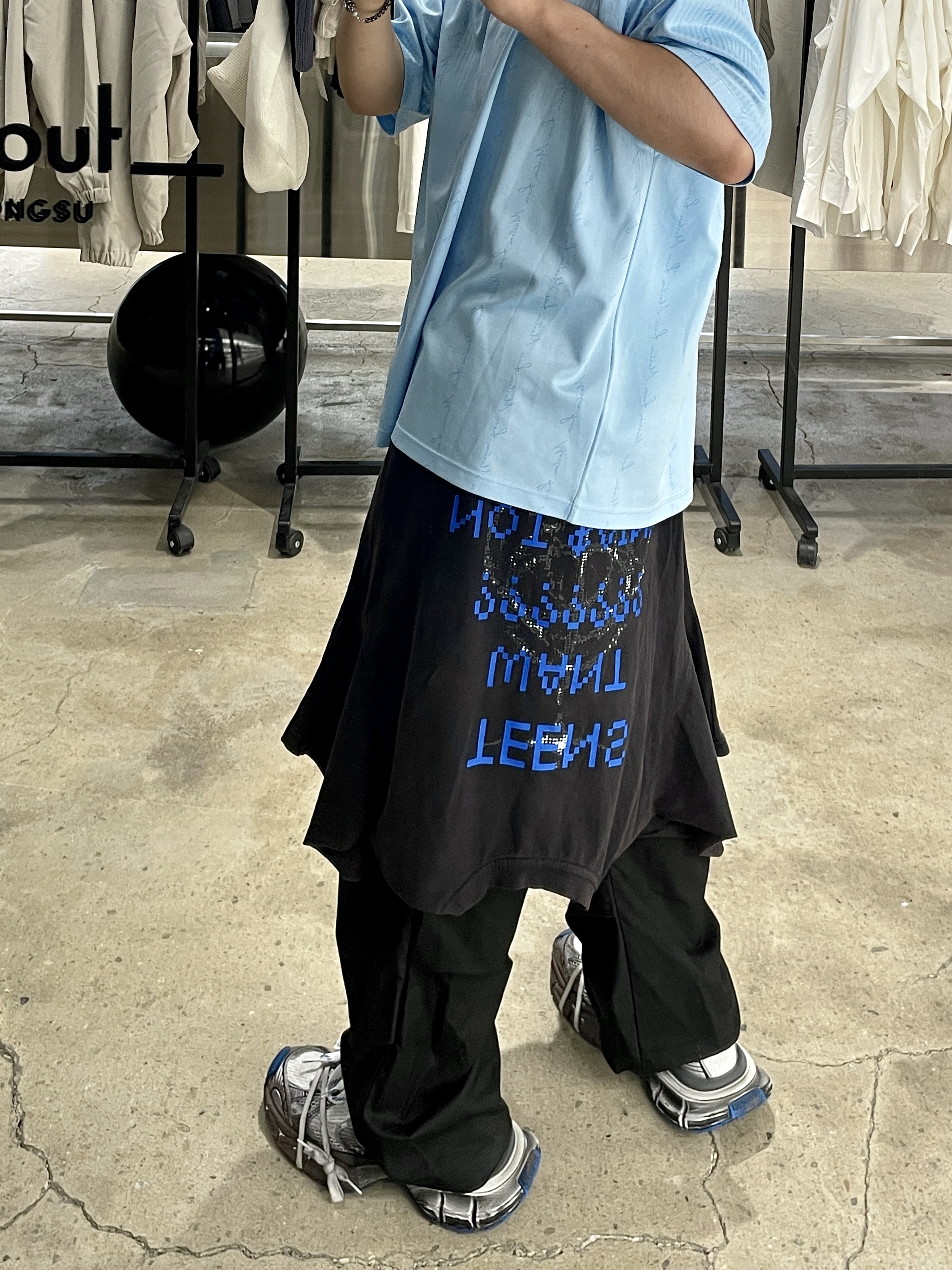 Balenciaga 3XL Sneakers Worn Out Grey White Blue 착용 스타일 - 1