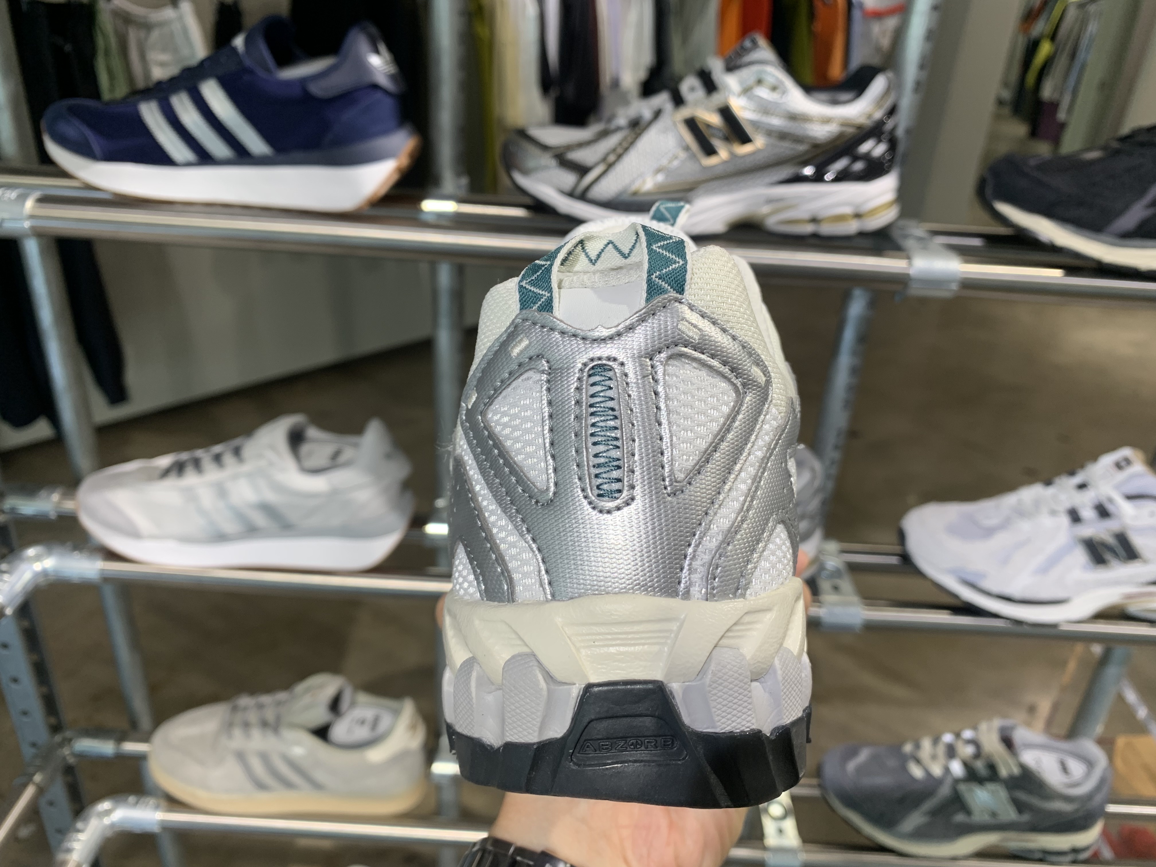 New Balance ML610T Metallic Silver - D Standard 착용 스타일 - 5