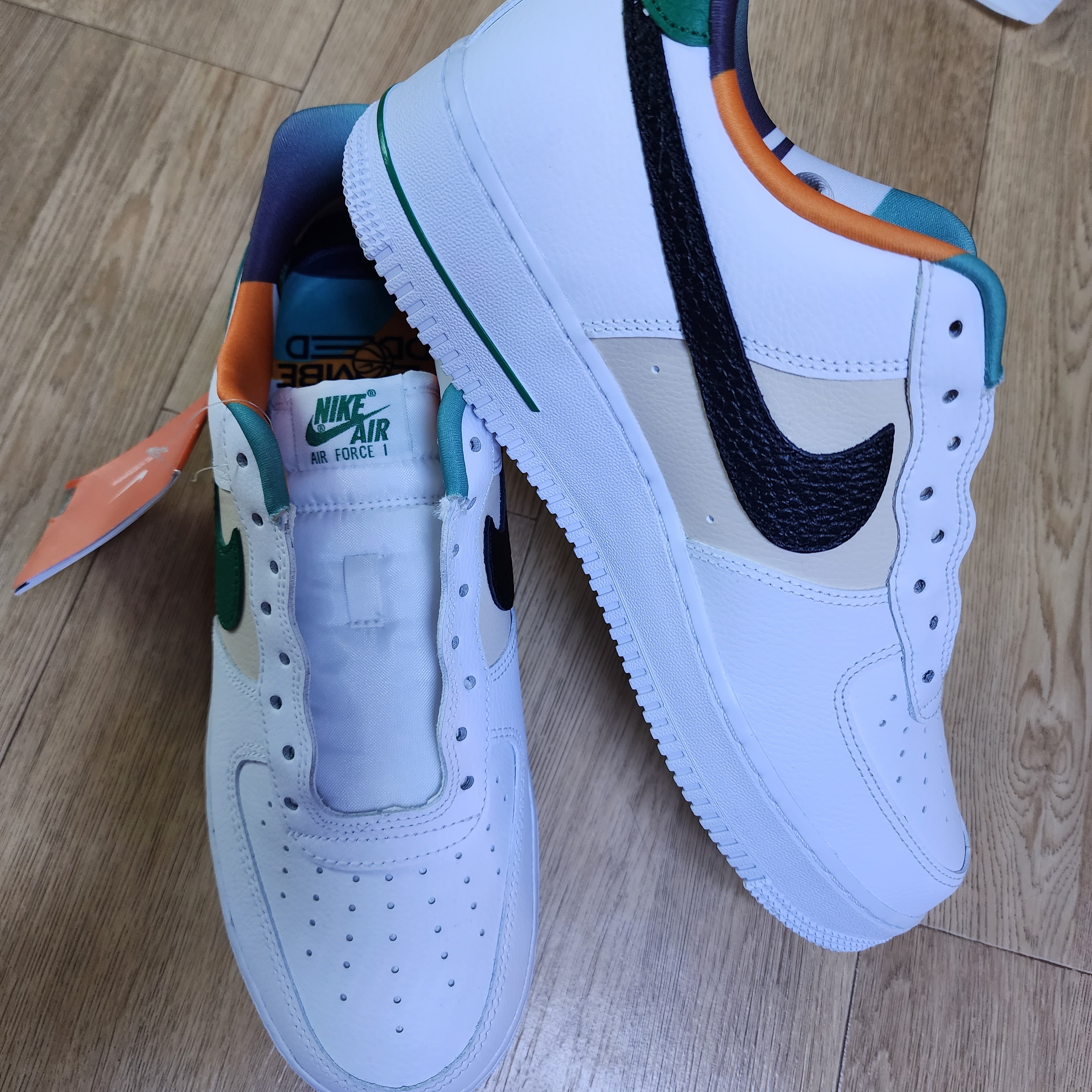 Nike Air Force 1 '07 LV8 EMB White Malachite 착용 스타일 - 3