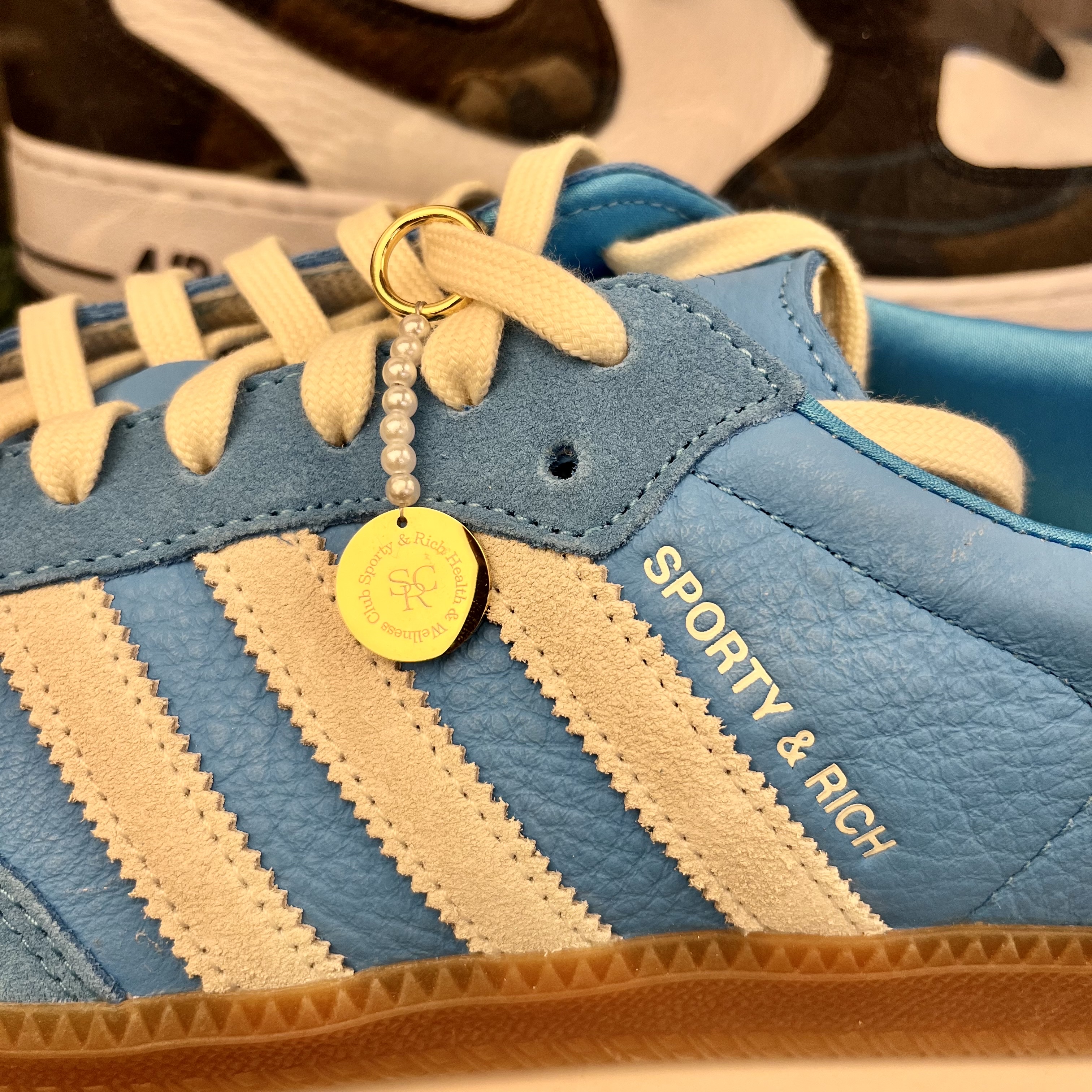Adidas x Sporty & Rich Samba Blue Rush Cream White 착용 스타일 - 1
