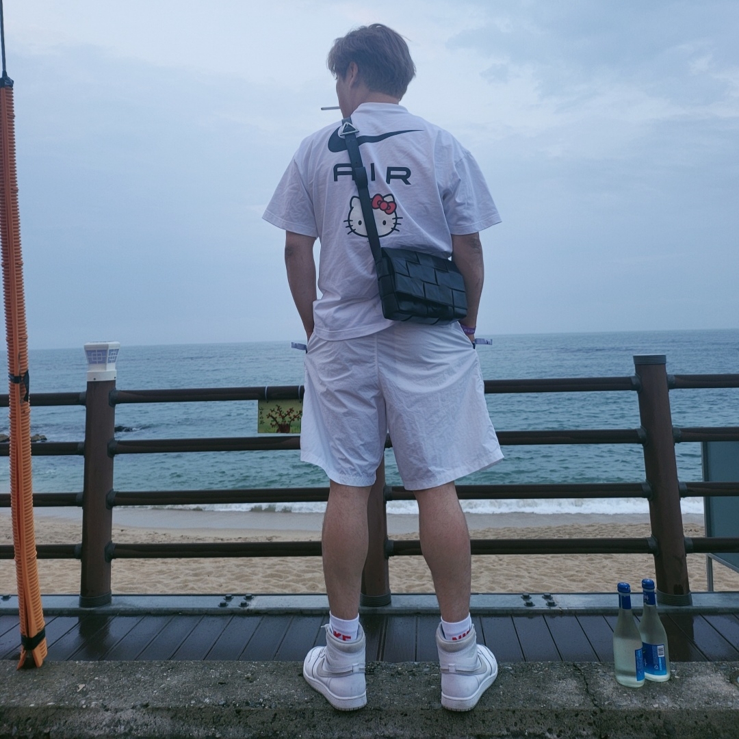 Nike x Hello Kitty NRG Air T-Shirt White - Asia, Jordan 1 High 85 Neutral Grey 착용 스타일