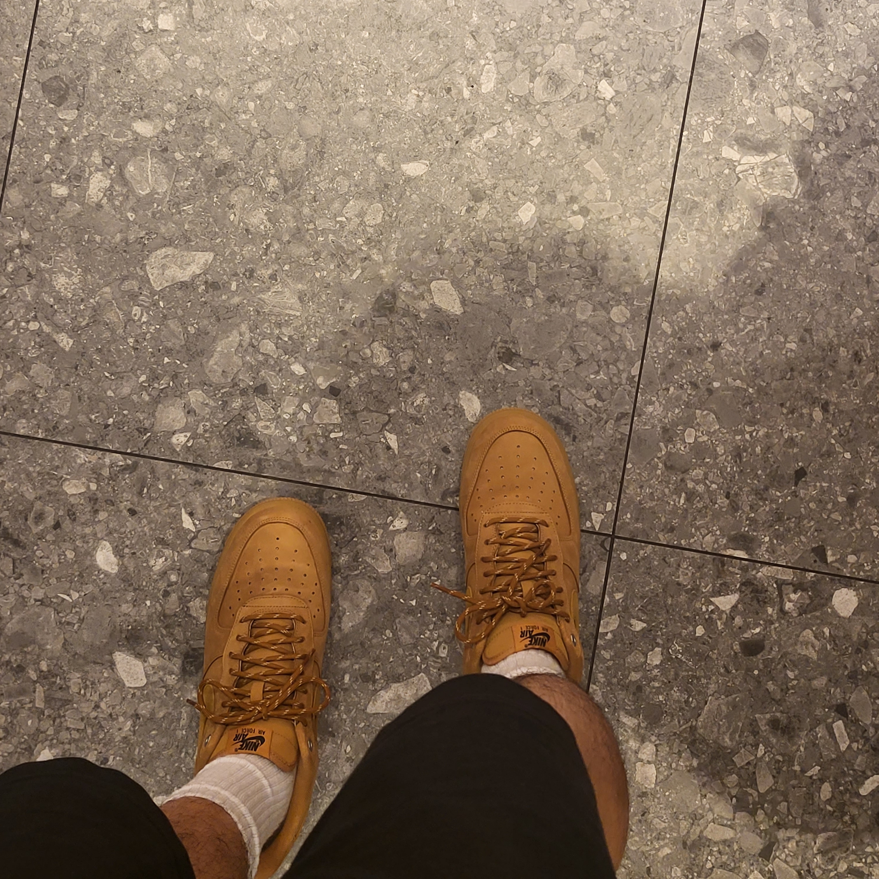 Nike Air Force 1 '07 WB Flax 착용 스타일