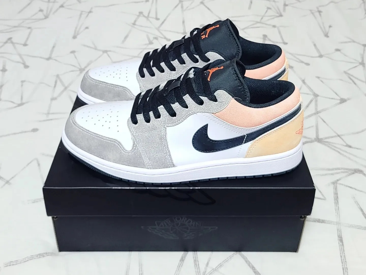 Jordan 1 Low SE Flight Club 착용 스타일 - 2