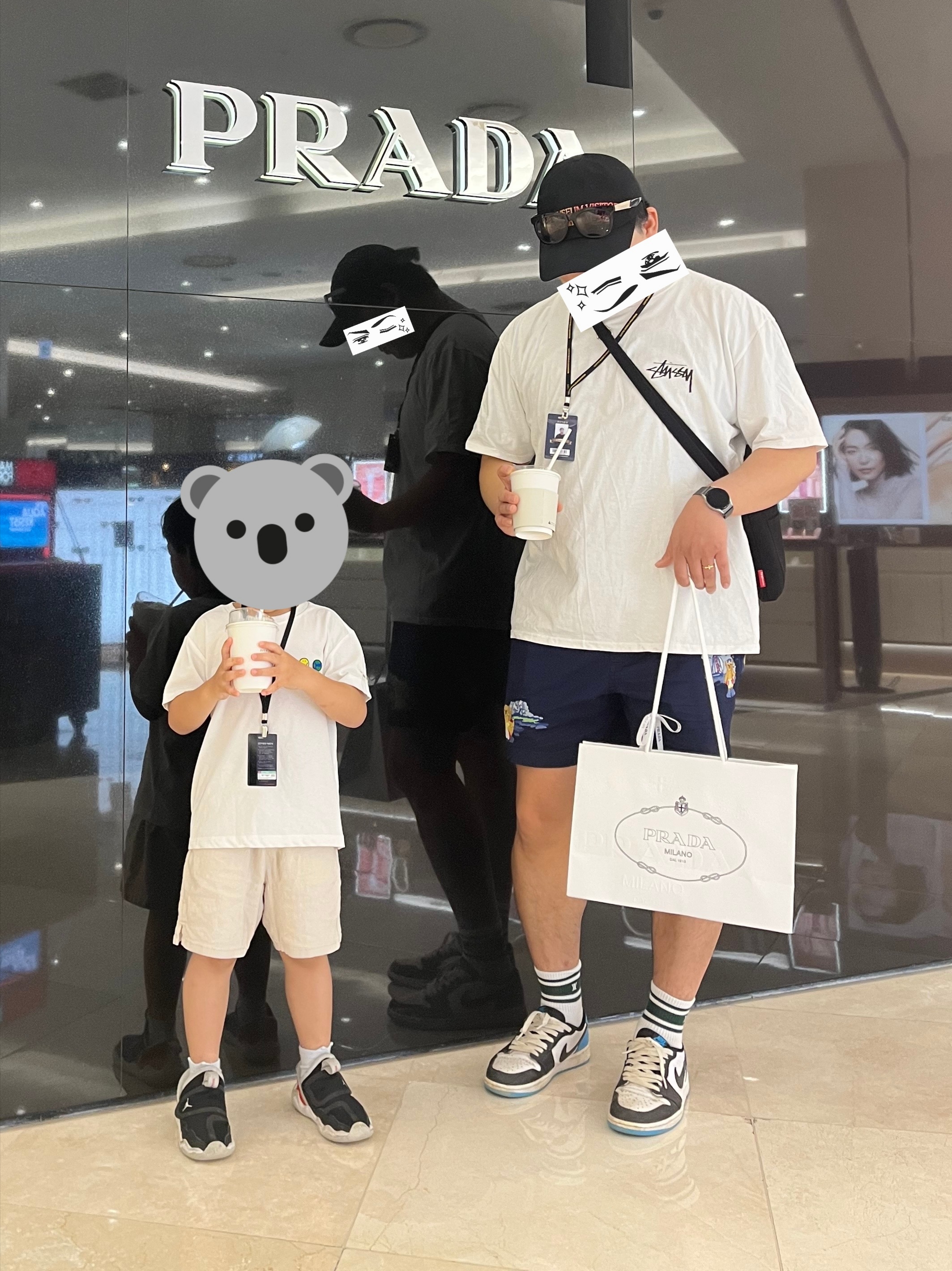 Prada Re-Nylon and Saffiano Leather Shoulder Bag Black, Stussy Gold Lion T-Shirt White 착용 스타일