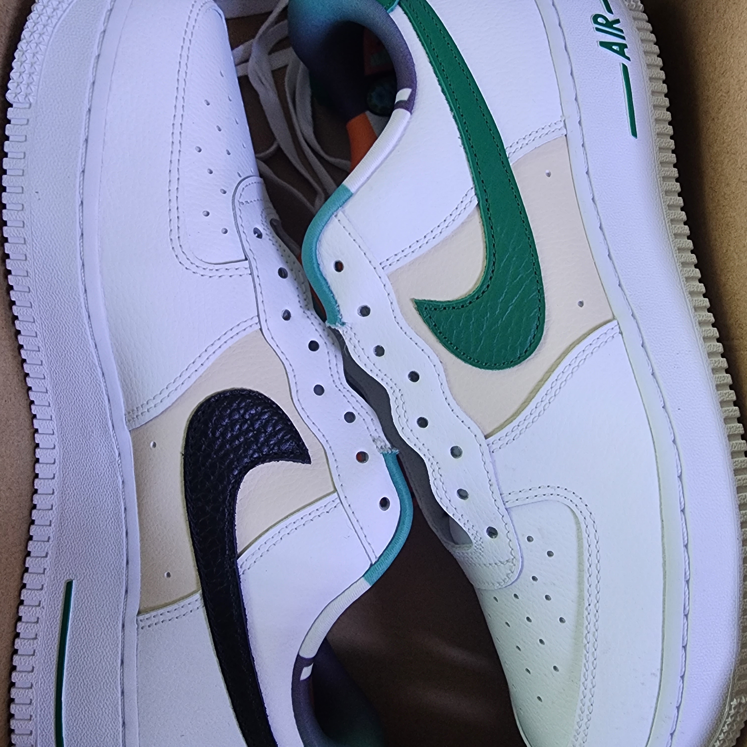 Nike Air Force 1 '07 LV8 EMB White Malachite 착용 스타일 - 1