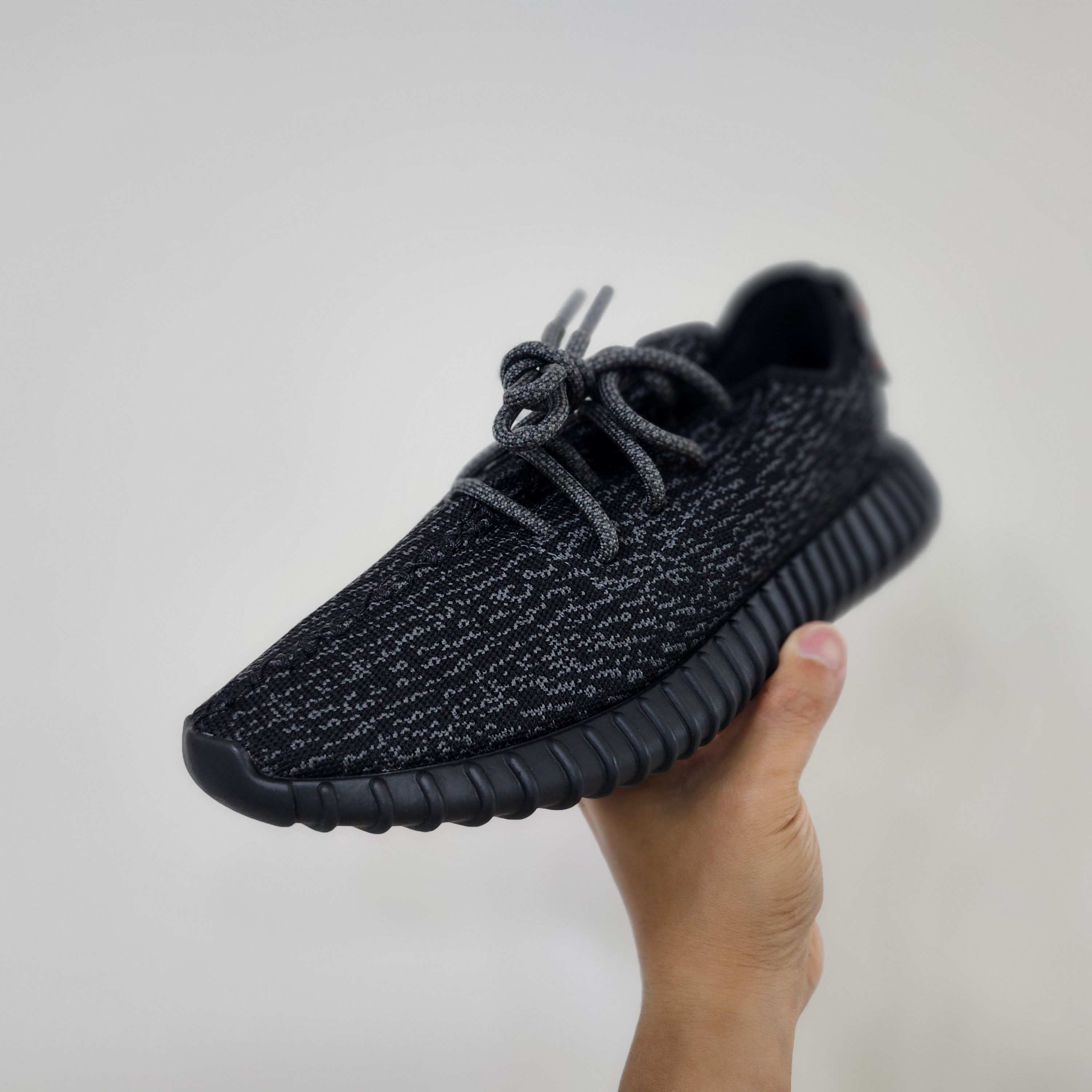 Adidas Yeezy Boost 350 Pirate Black 2023, Adidas Yeezy Boost 350 Pirate Black 2015 착용 스타일 - 1