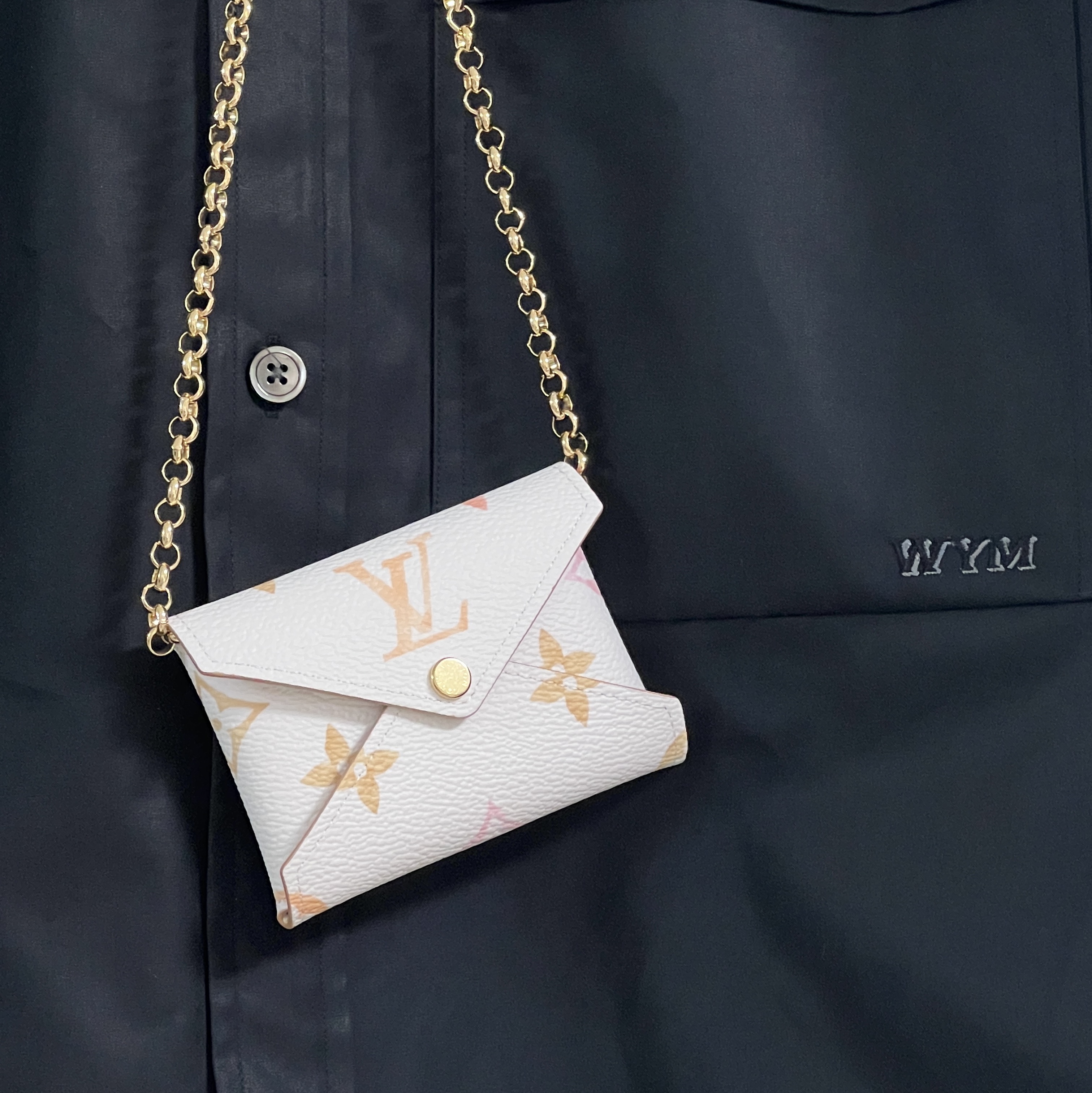 Louis Vuitton Kirigami Pochette Blue Pink Beige 착용 스타일 - 5