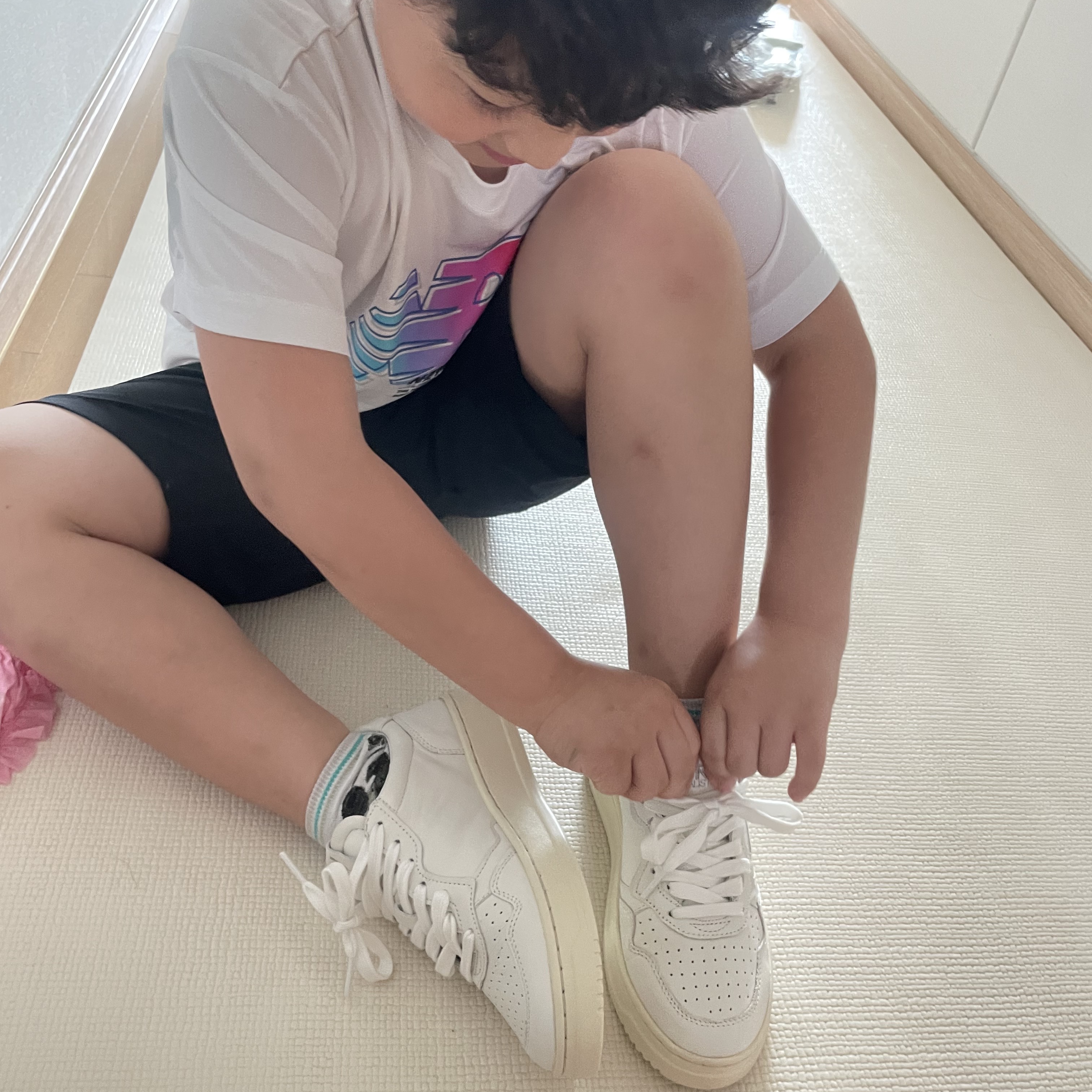 (W) Autry Medalist Low Goatskin Sneakers White 착용 스타일 - 2
