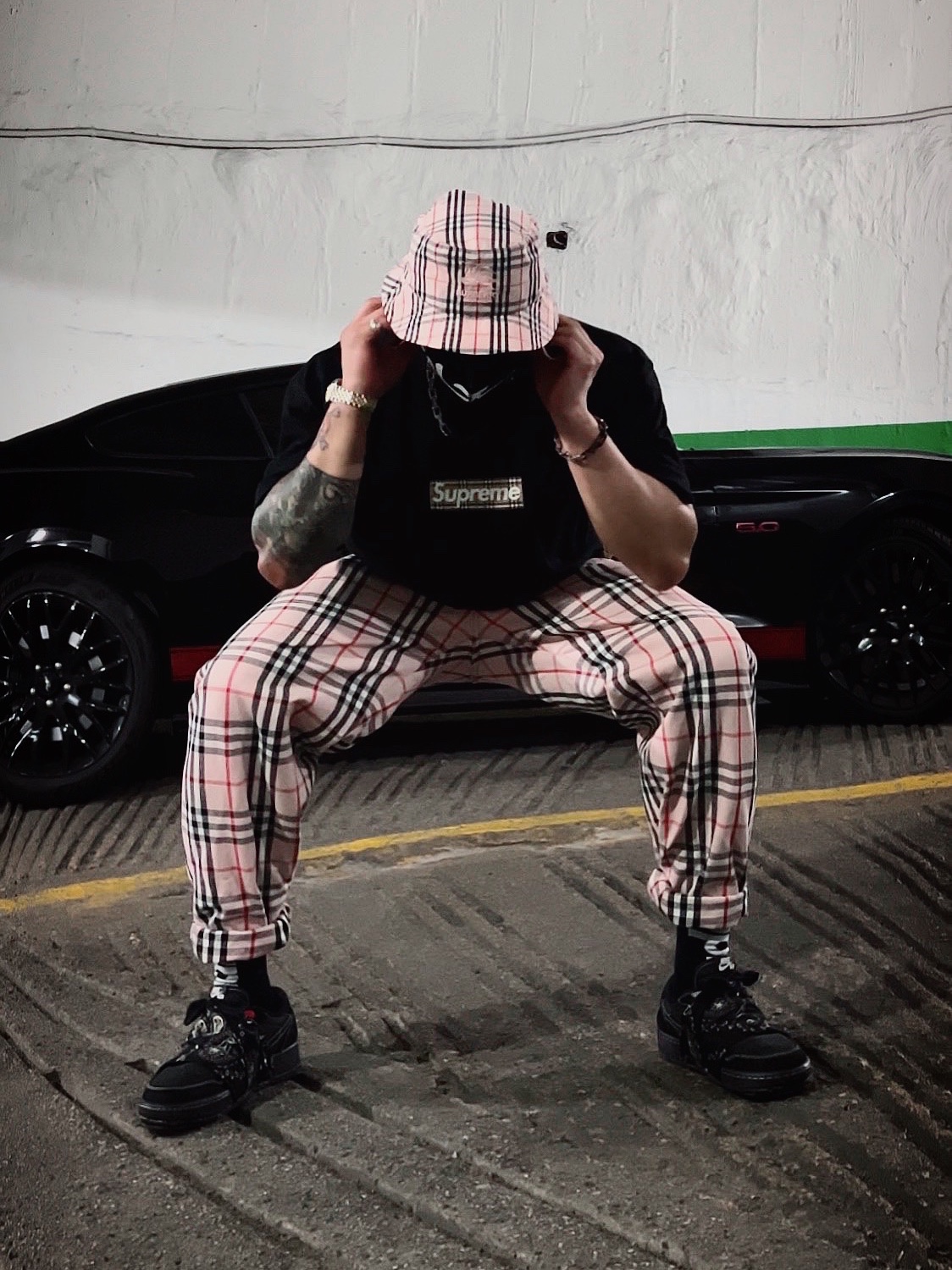 Supreme x Burberry Crusher Pink - 22SS, Supreme x Burberry Regular Jean Pink - 22SS 착용 스타일 - 1