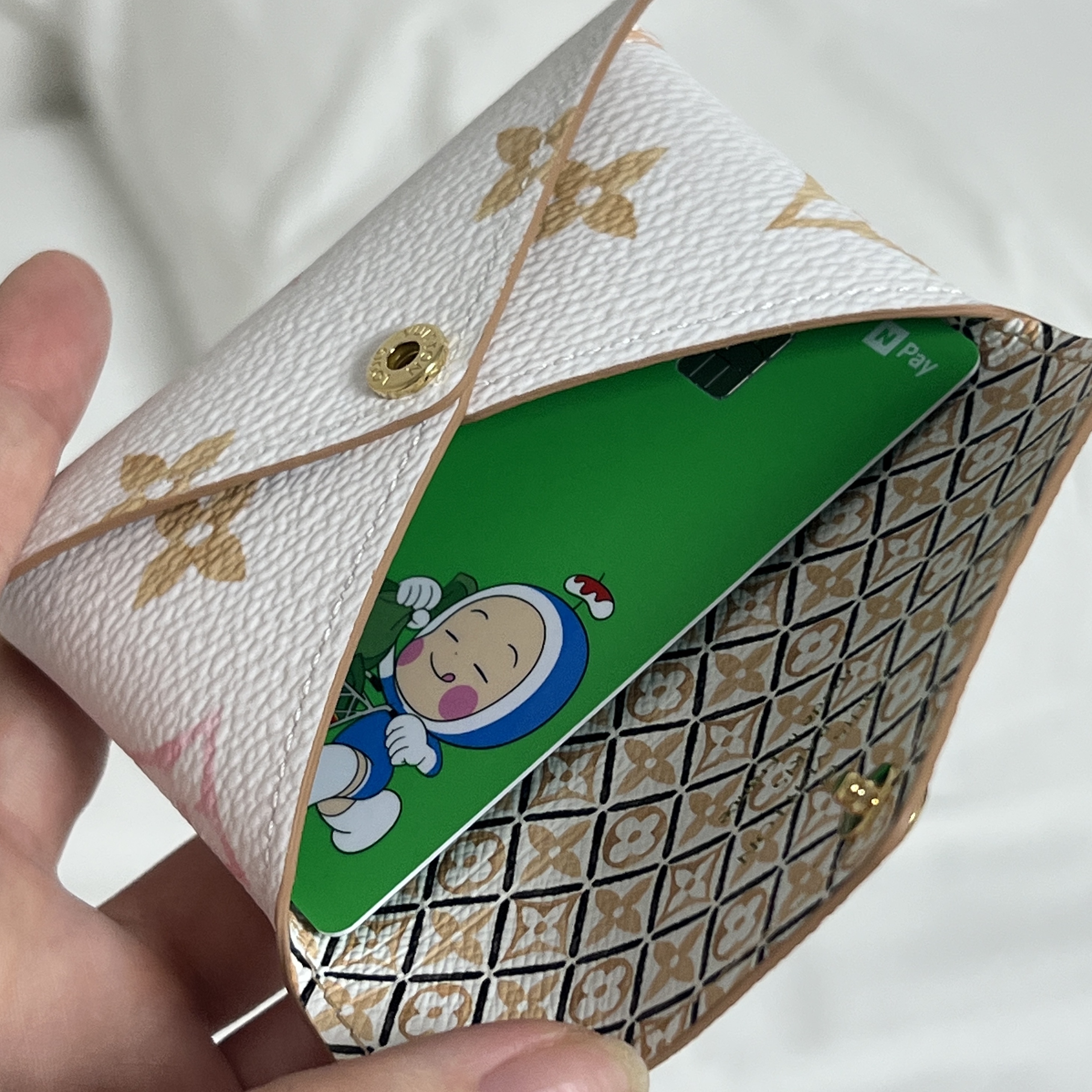 Louis Vuitton Kirigami Pochette Blue Pink Beige 착용 스타일 - 4