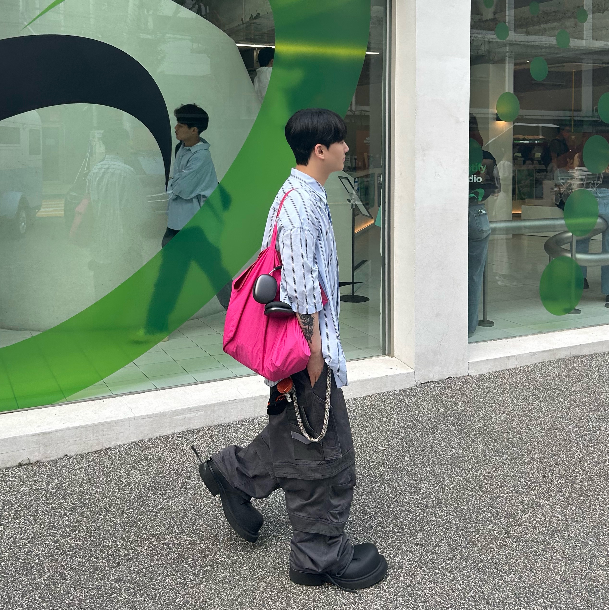 Balenciaga Steroid Derby Black, Apple AirPods Max Lightning Space Gray (Korean Ver.) 착용 스타일