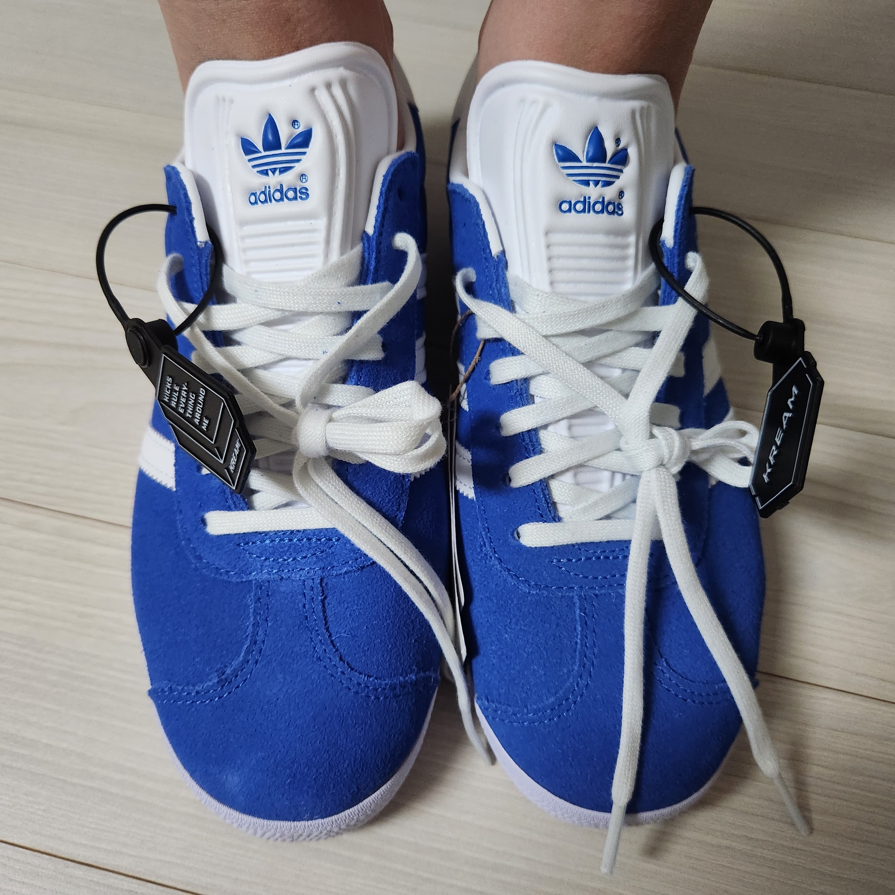 Adidas Gazelle Blue 착용 스타일