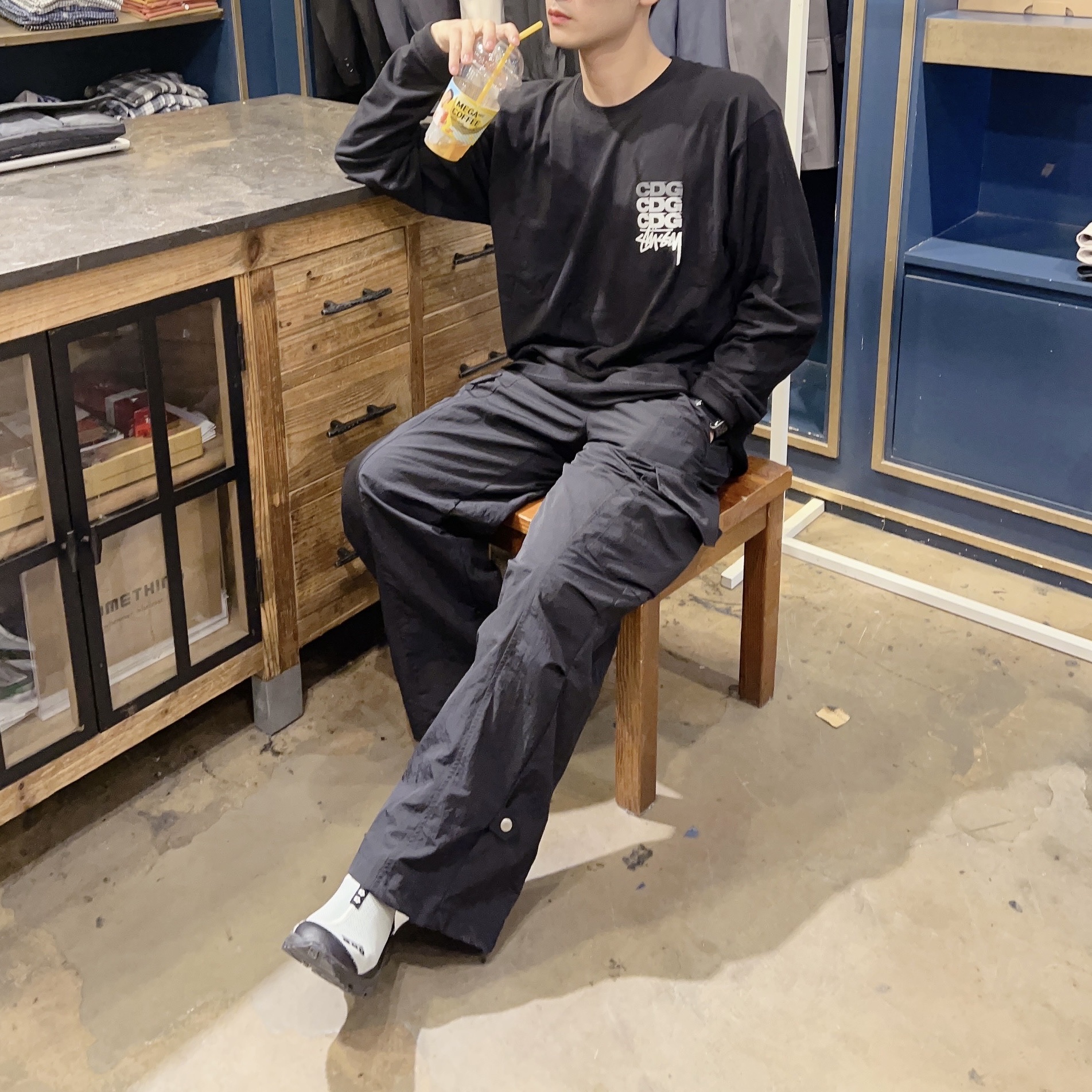 Stussy x CDG Dot LS T-Shirt Black, Salomon x Sandy Liang RX Moc 3.0 Black White 착용 스타일