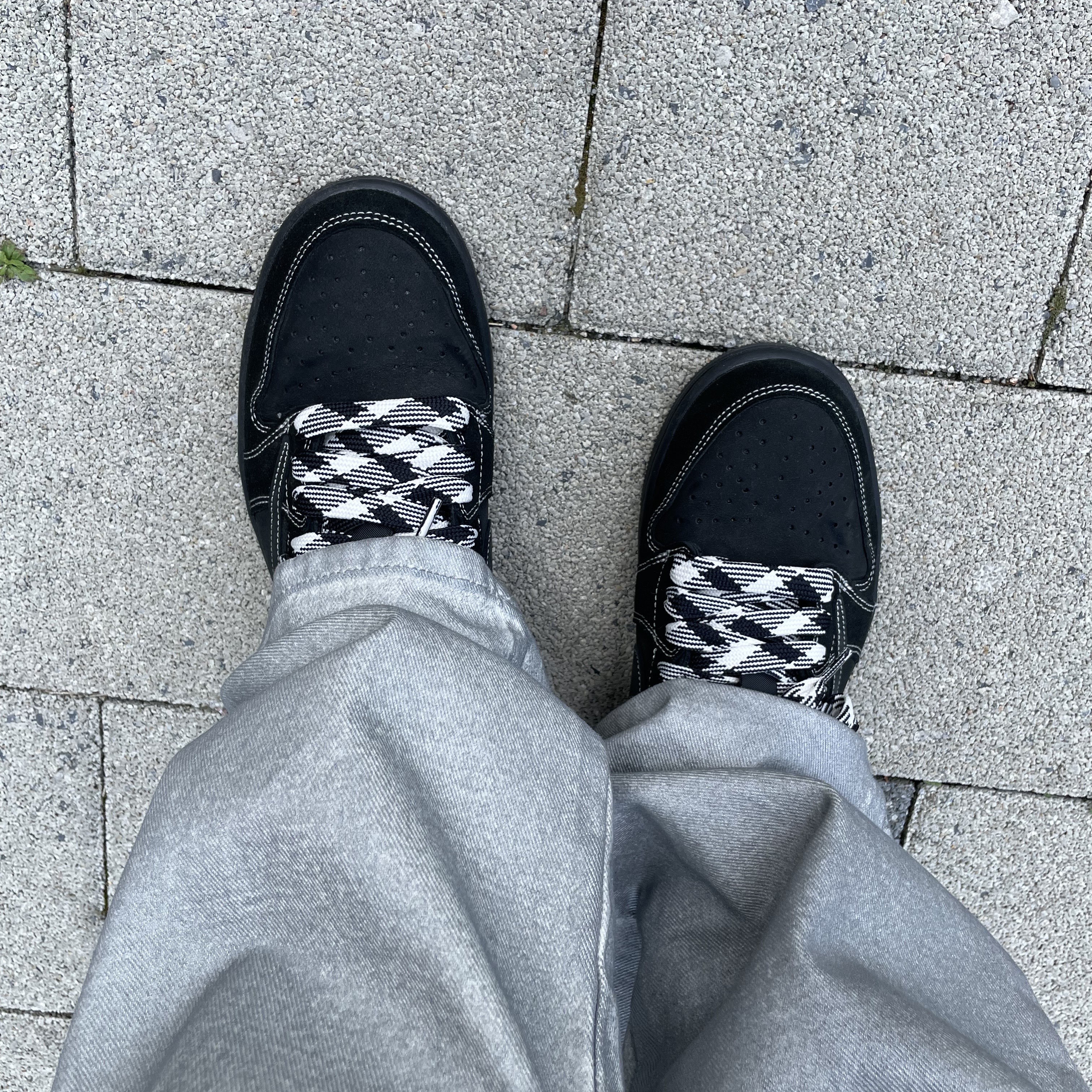 Jordan 1 x Travis Scott Retro Low OG SP Black Phantom 착용 스타일
