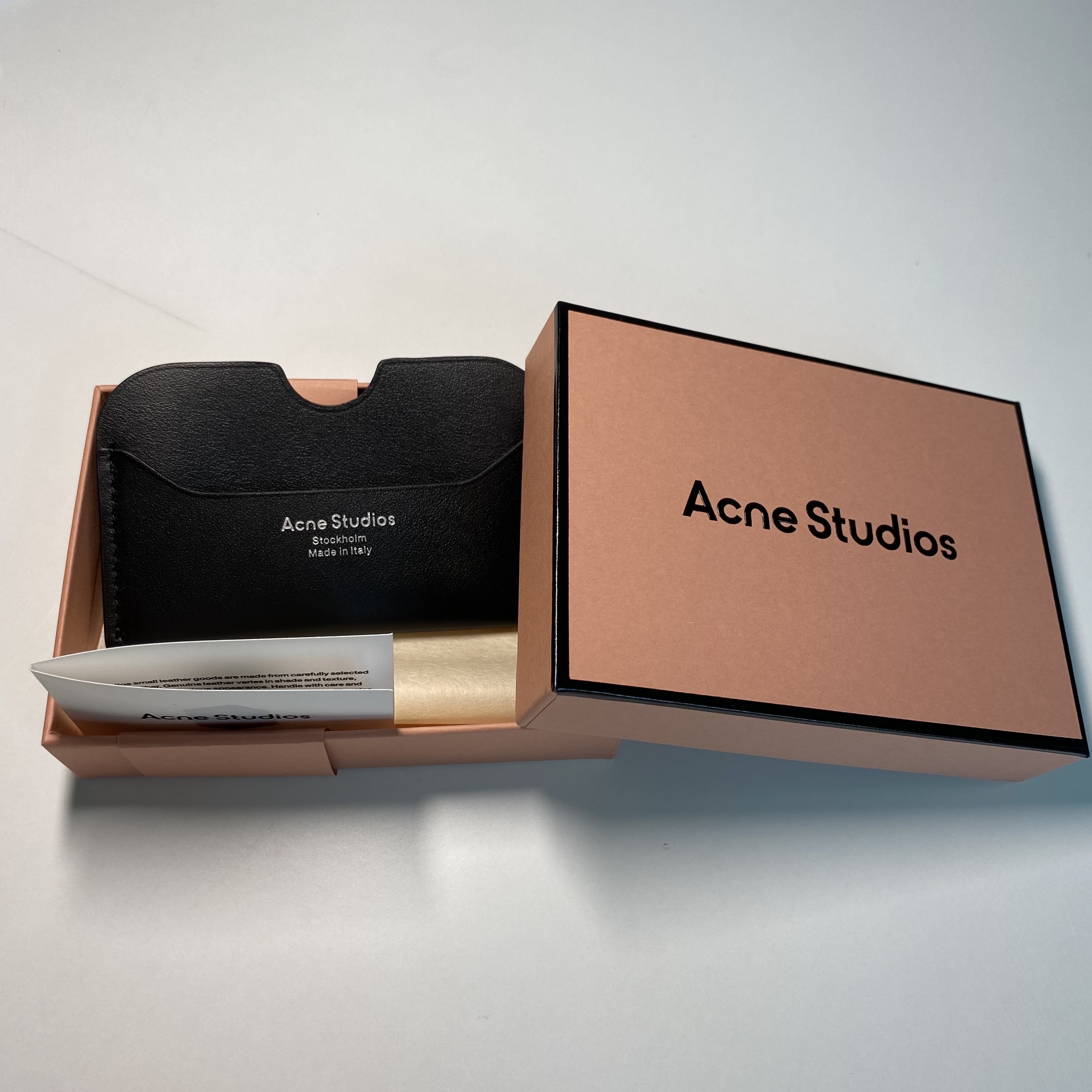 Acne Studios Elmas Card Holder Black 착용 스타일 - 2