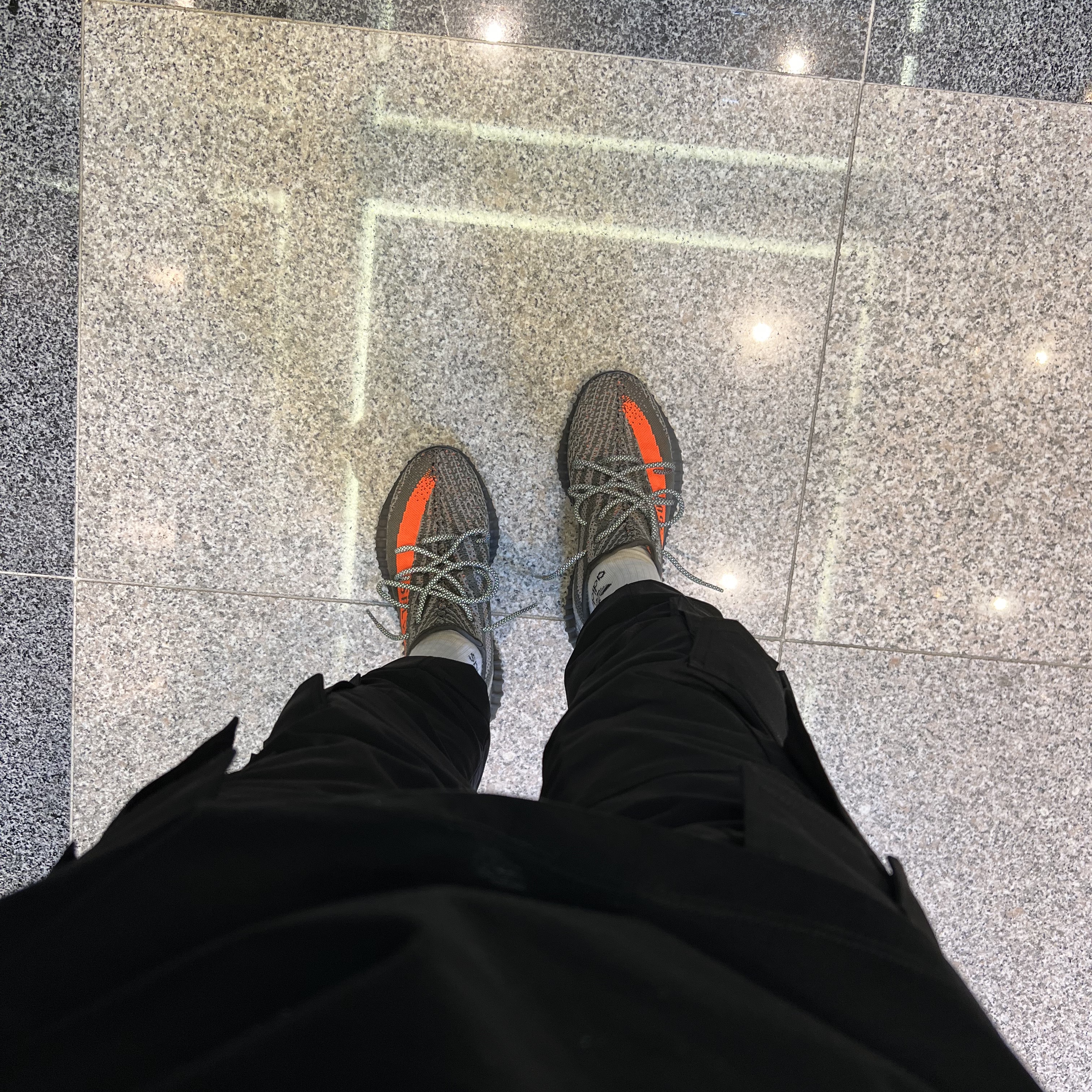 Juun.J Waist String Multi Cargo Jogger Black - 22FW, Adidas Yeezy Boost 350 V2 Carbon Beluga 착용 스타일