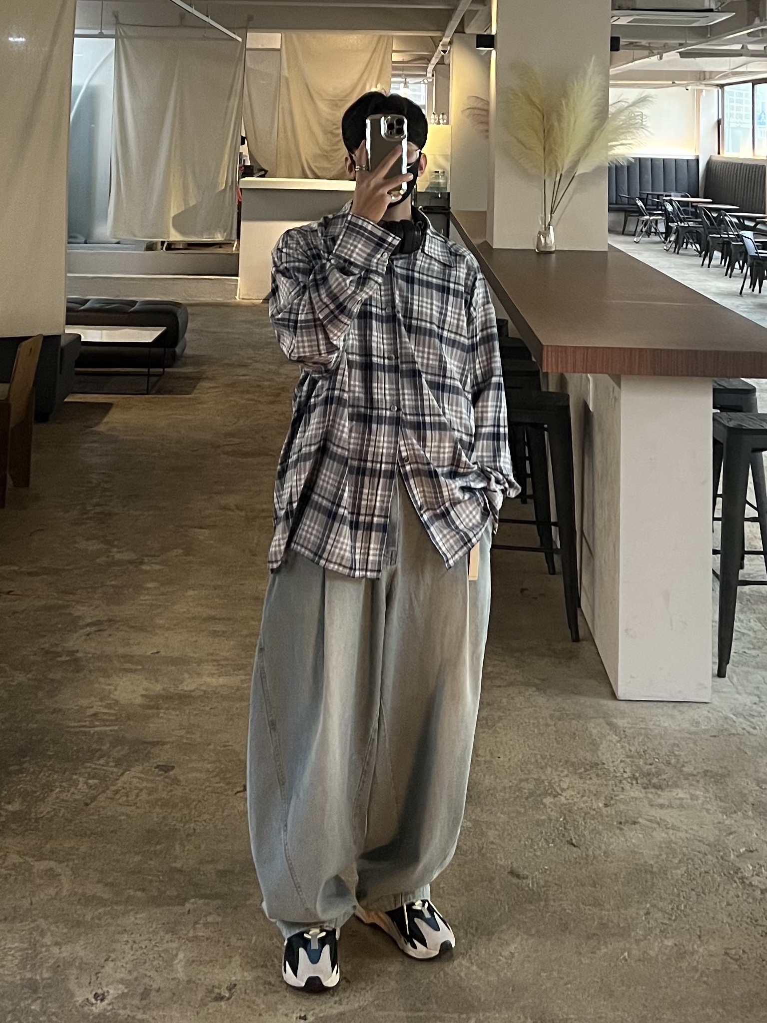 Marshall Major IV Black (Korean Ver.), Adidas Yeezy Boost 700 Wave Runner Solid Grey 2017/2019 착용 스타일