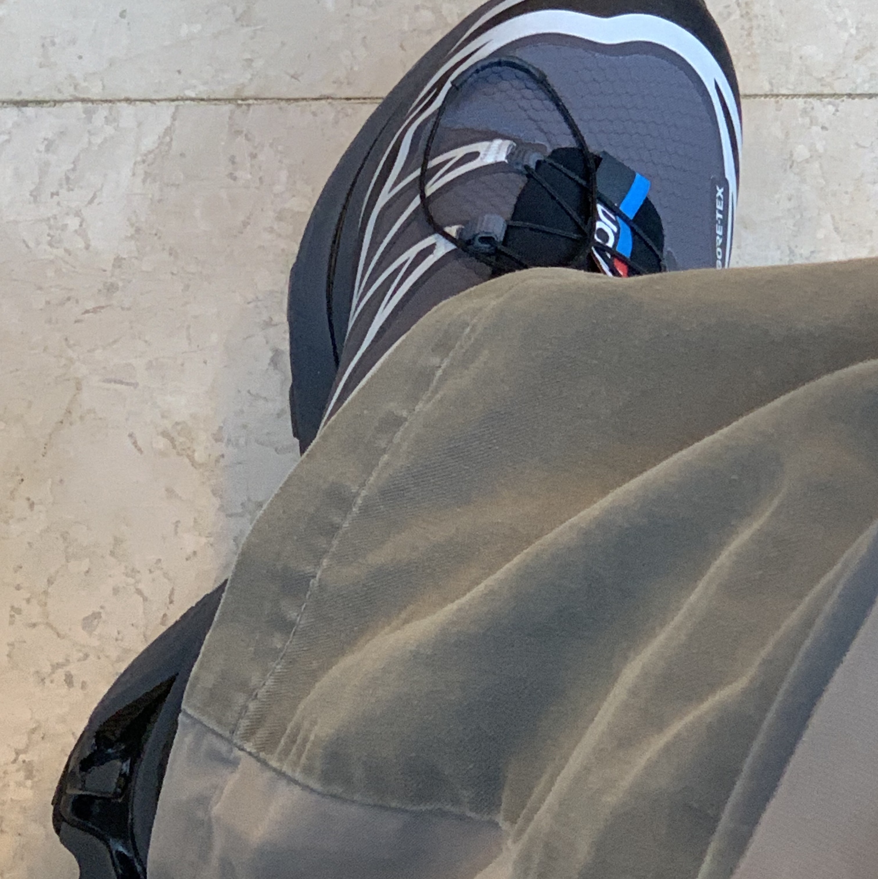 Salomon XT-6 Gore-Tex Black Ebony 착용 스타일 - 2