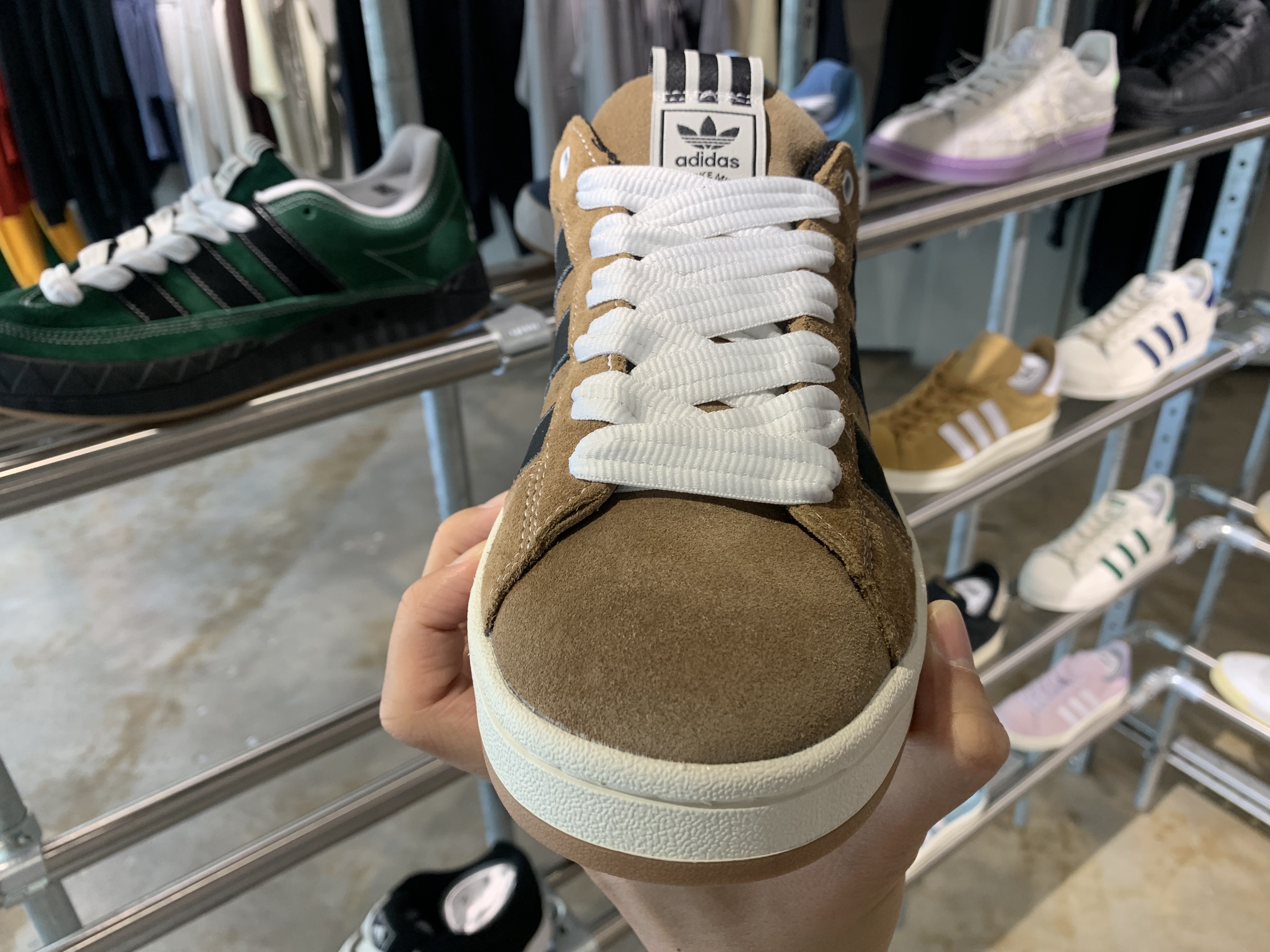 Adidas x YNuK Campus 00s Brown Desert 착용 스타일 - 3