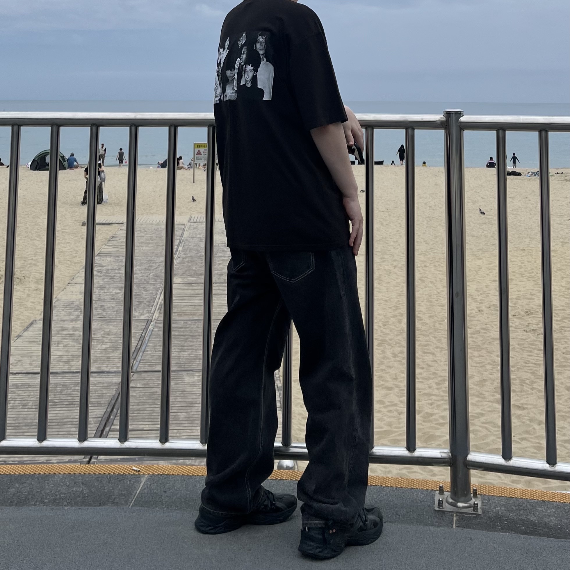 Stussy x Martine Rose Collage Pigment Dyed T-Shirt Black, Asics x Andersson Bell HN2-S Protoblast Black 착용 스타일