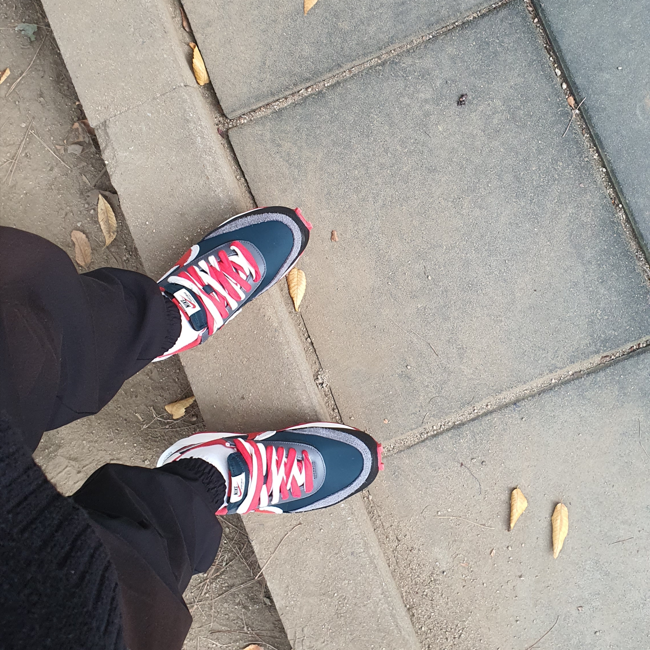 Nike x Sacai x Undercover LDWaffle Midnight Spruce University Red 착용 스타일